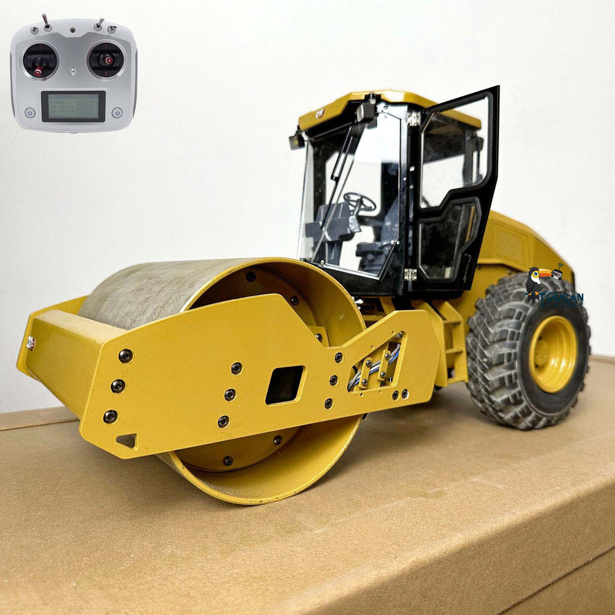 JZM CS11 1/12 Metal RC Road Roller painted assembled configuration with radio controller