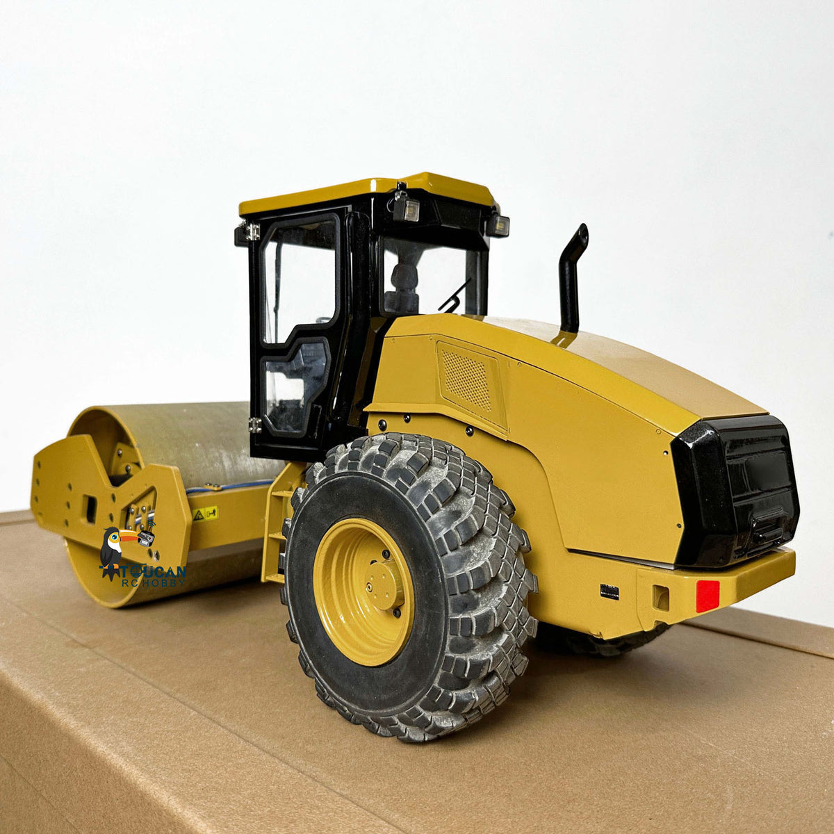 JZM CS11 1/12 Metal RC Road Roller rear view with detailed roller chassis