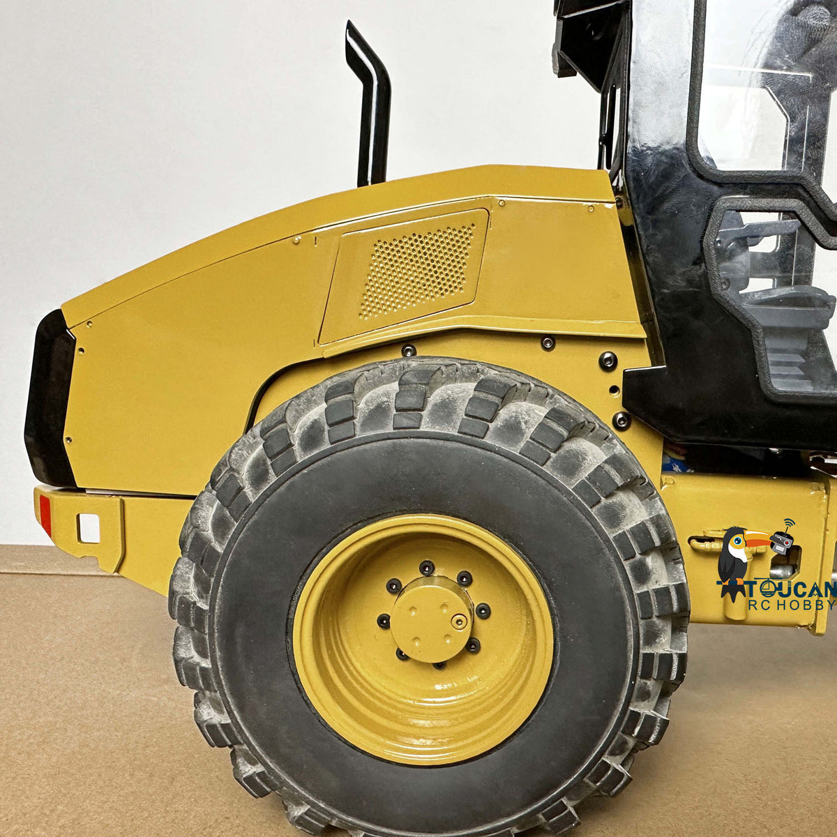 JZM CS11 1/12 Metal RC Road Roller wheel detail for stable road compaction