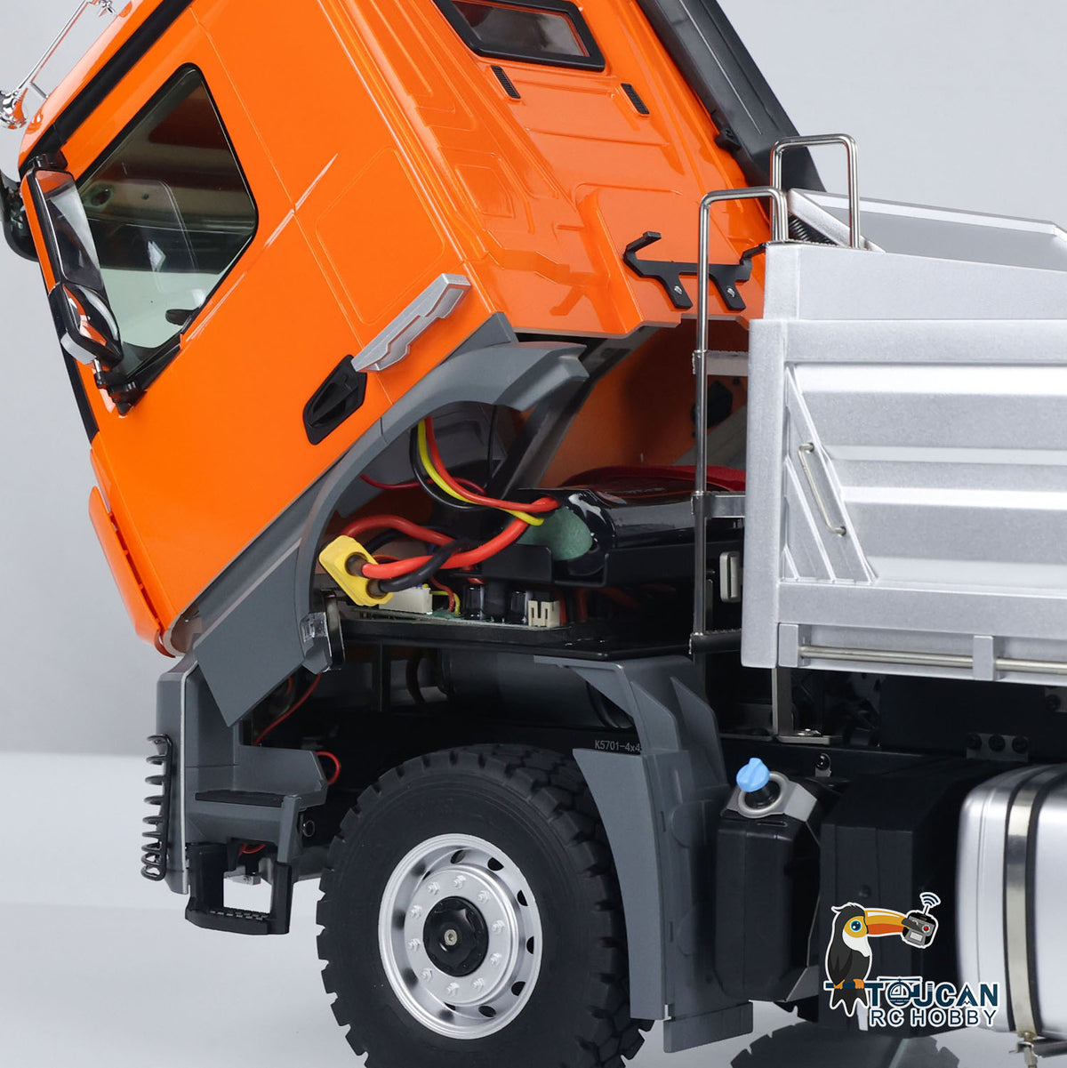 Kabolite 5701 1/14 4x4 Plastic RC Dump Truck battery compartment detail