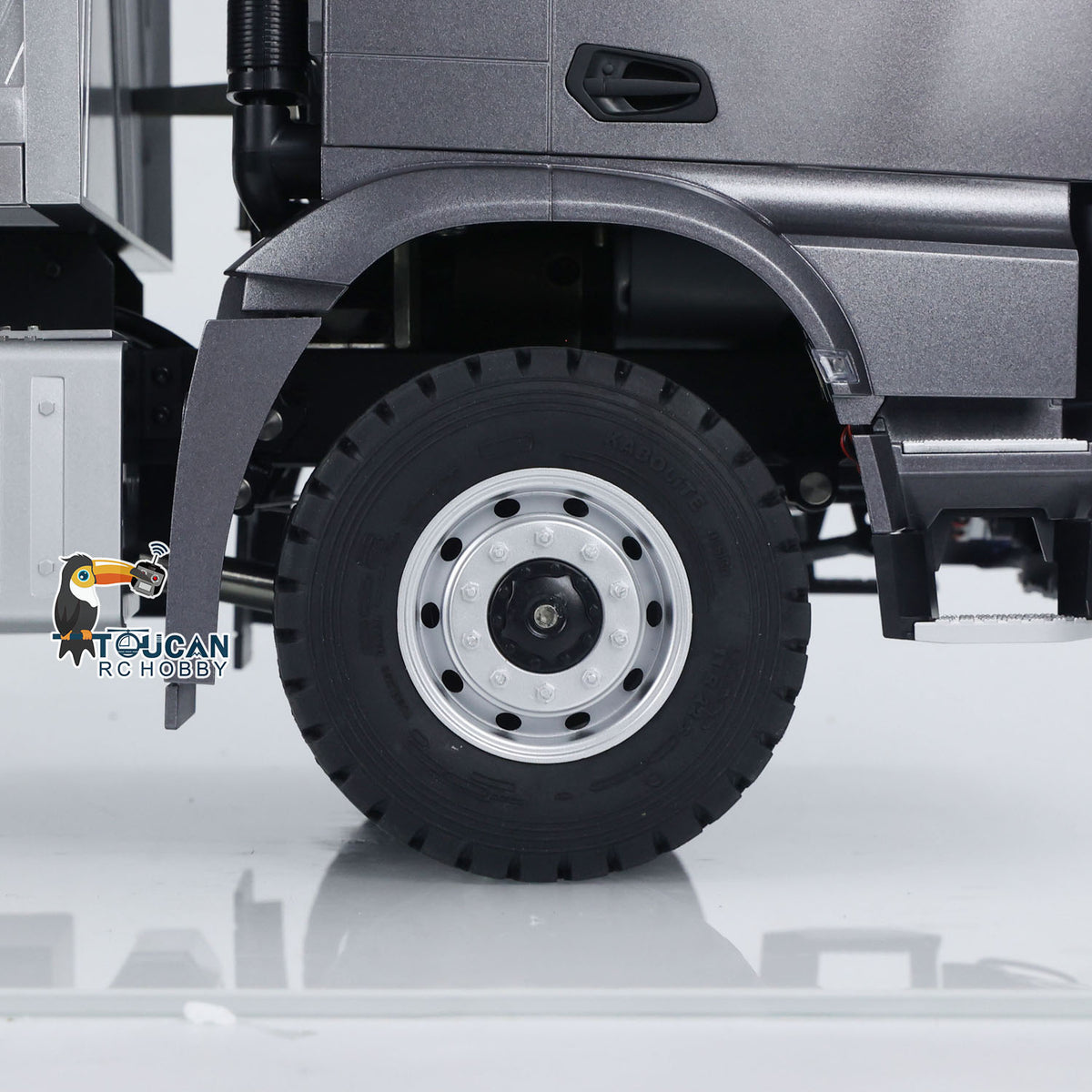 Kabolite 5701 1/14 4x4 Plastic RC Dump Truck front wheel detail