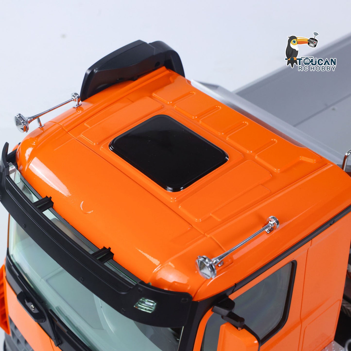 Kabolite 5702 1/14 RC dump truck cab top detail view
