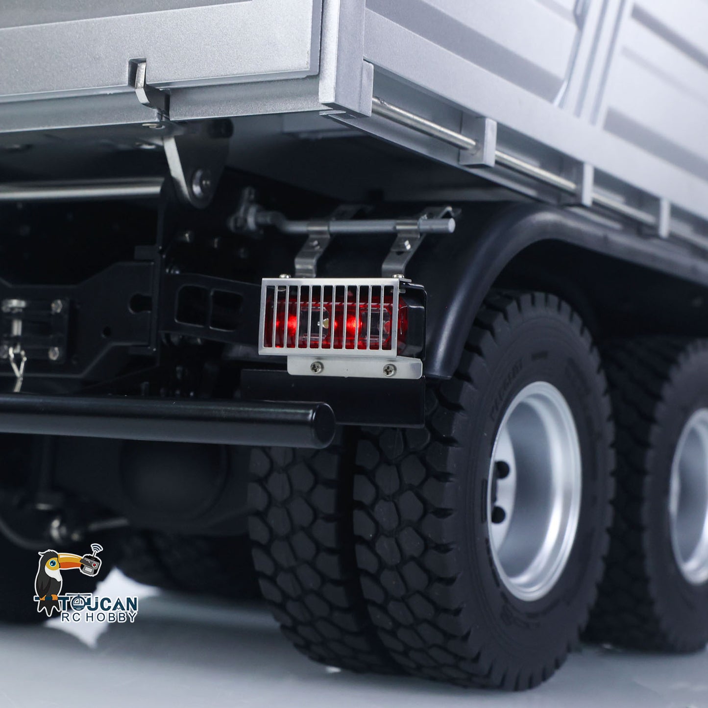 Kabolite 5702 1/14 RC dump truck rear tail light detail
