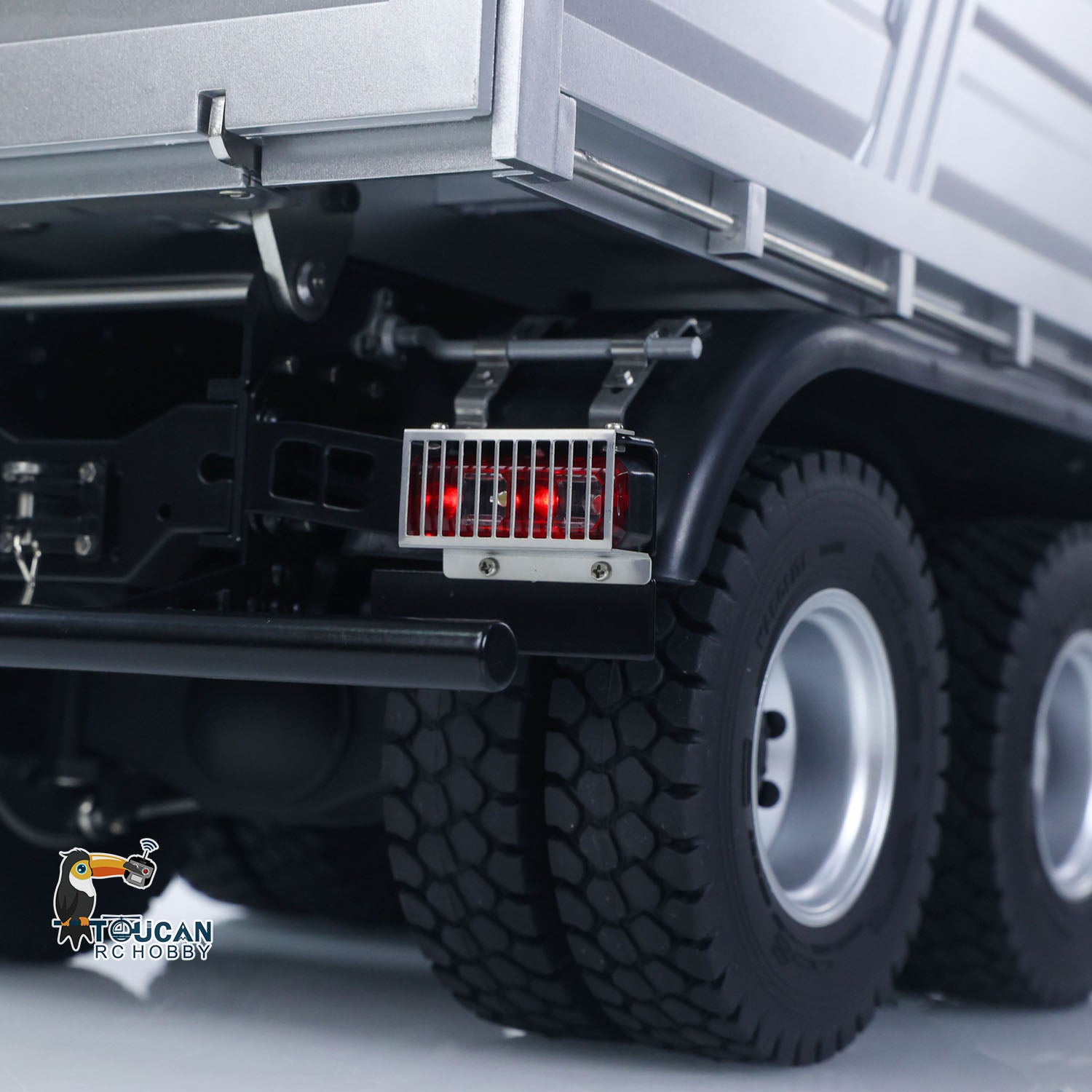 Kabolite 5702 1/14 RC dump truck rear tail light detail