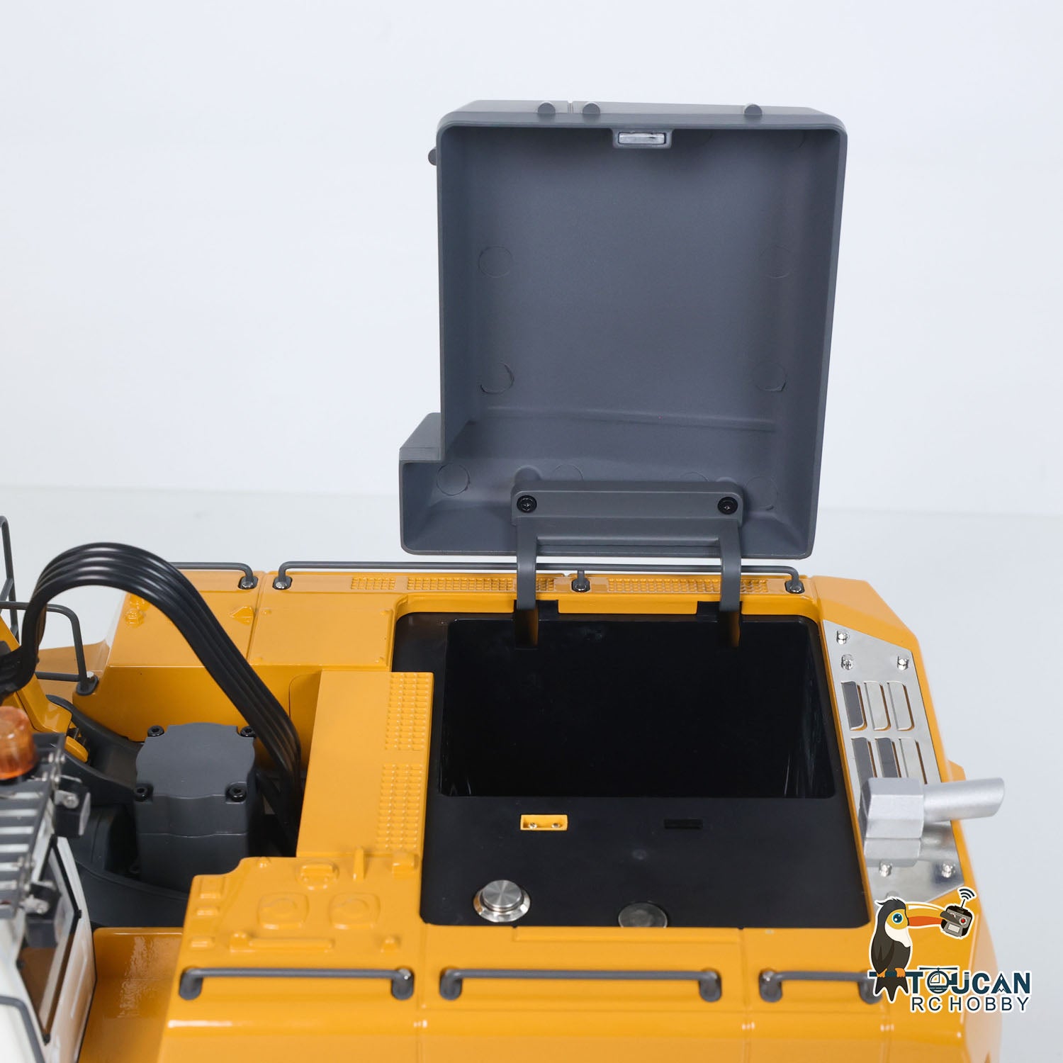 KABOLITE 5901 100S 1/18 Electric RC Excavator Digger battery compartment detail