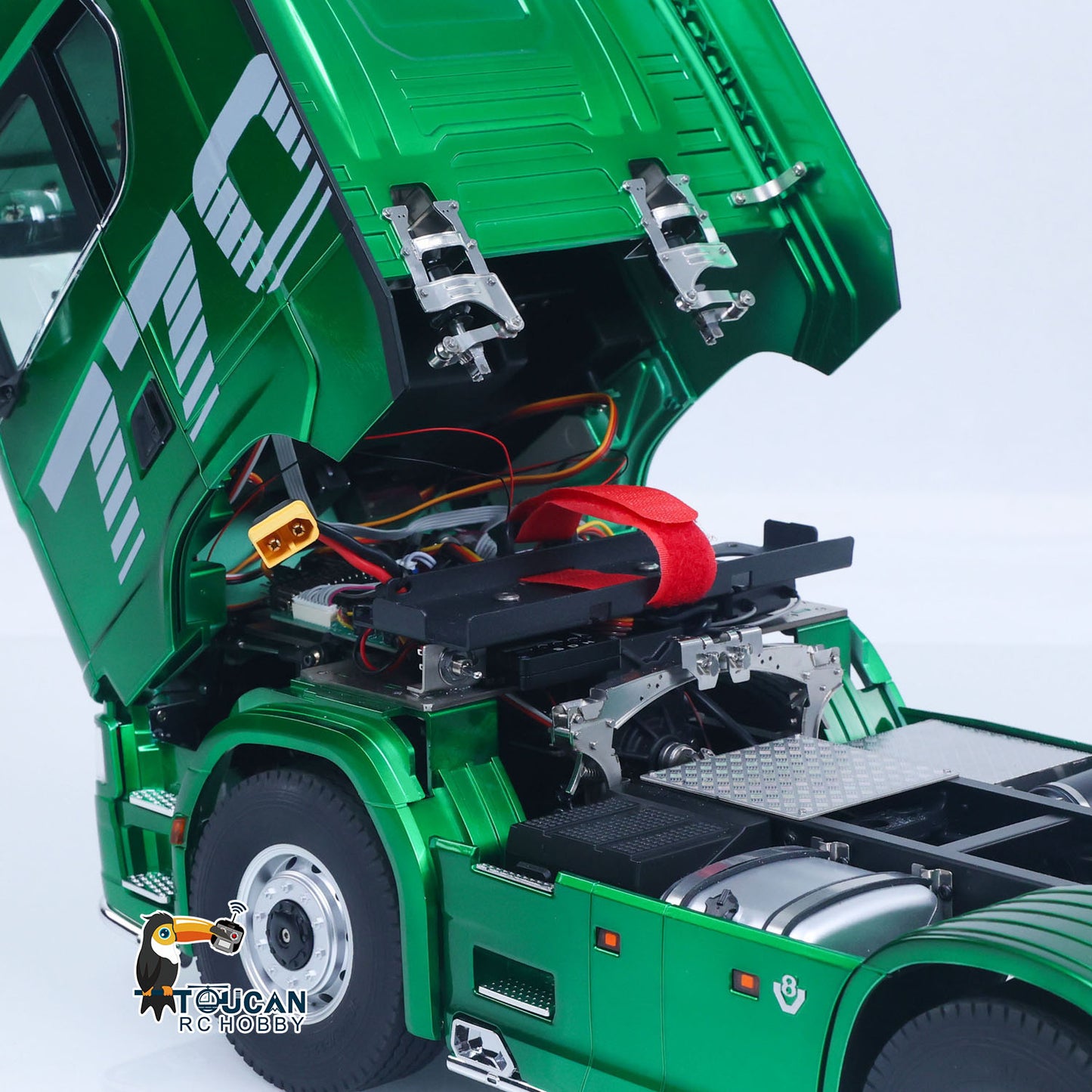 KABOLITE 770S-100 1/14 6x6 RC Tractor Truck battery compartment detail