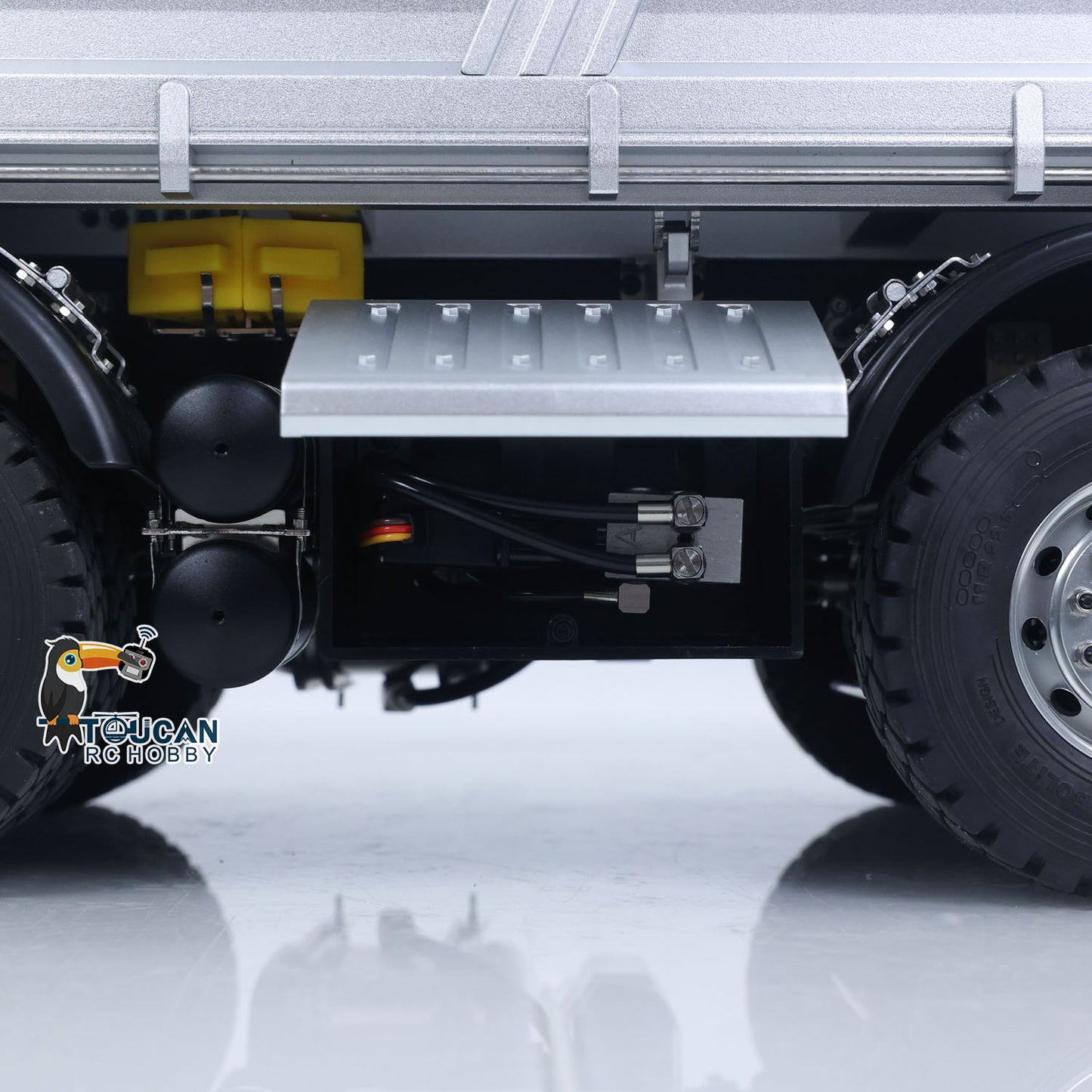 KABOLITE K3367 1/14 Metal RC Hydraulic 8x8 Dump Truck toolbox detail