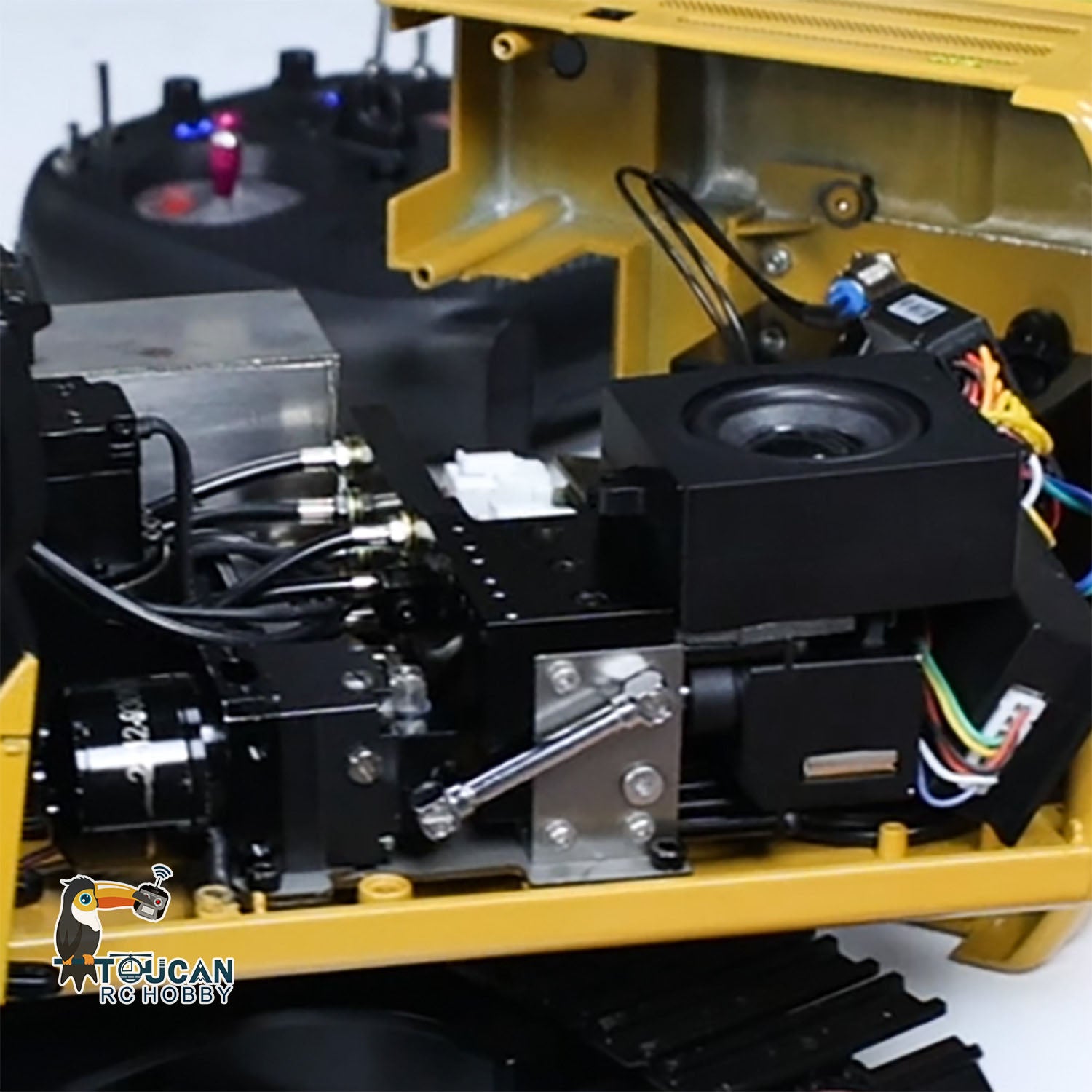 KABOLITE K961 100S PRO 1/18 Metal Hydraulic RC Crawler Excavator hydraulic pump and valve system detail