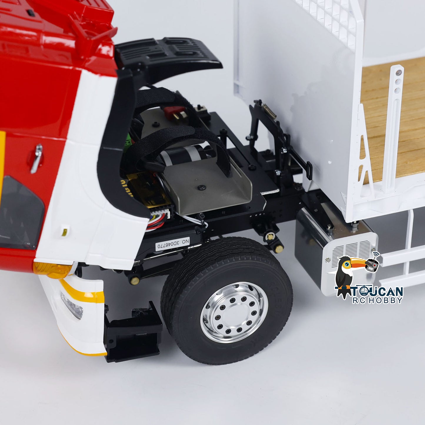 LESU 1/14 Metal 6x4 RC Timber Flatbed Truck open battery compartment detail