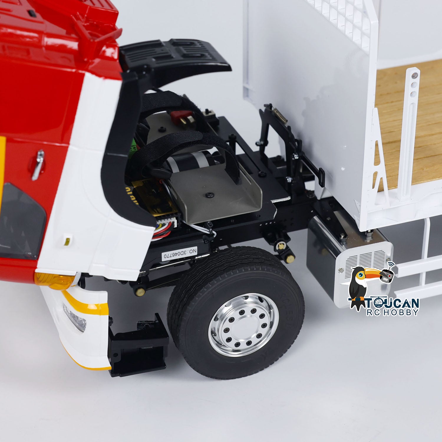 LESU 1/14 Metal 6x4 RC Timber Flatbed Truck open battery compartment detail