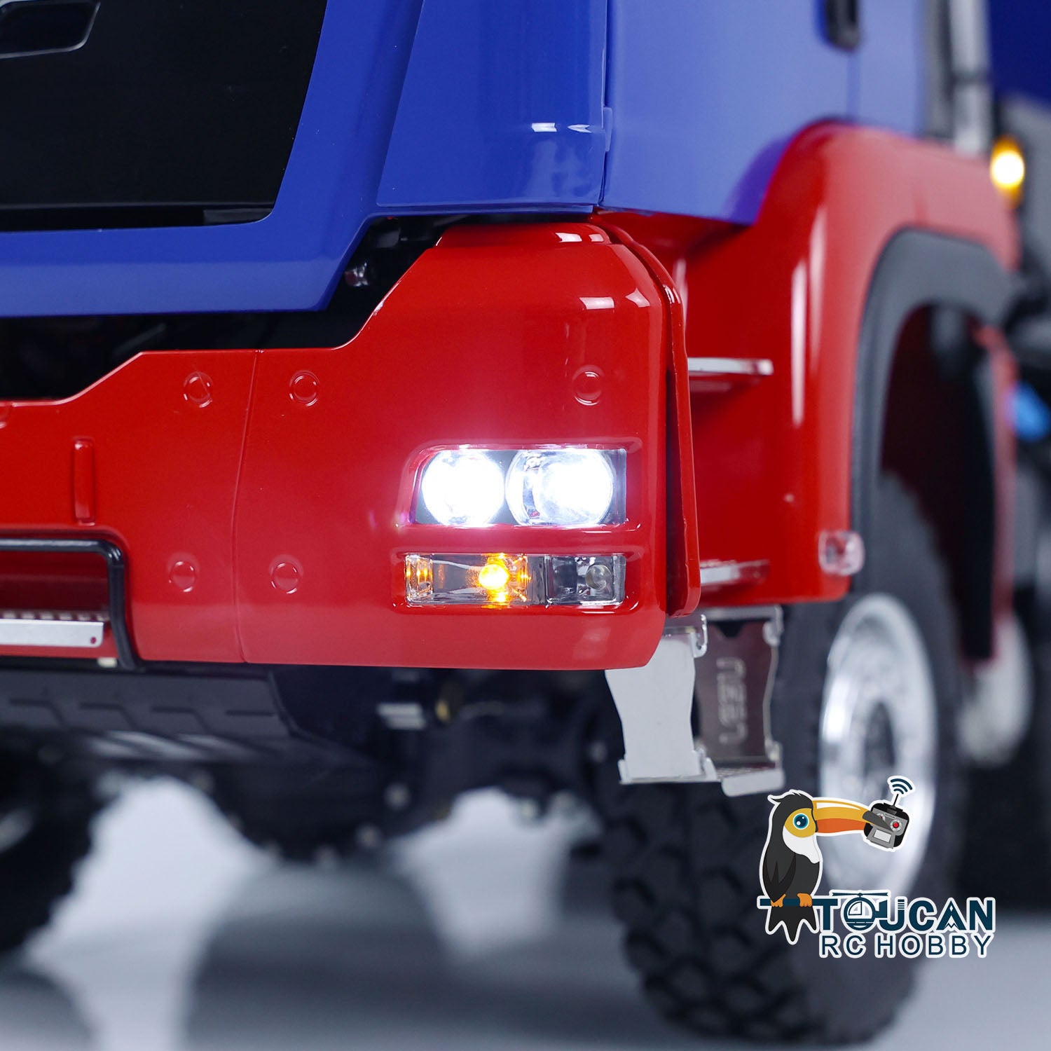 LESU Z0063 1/14 8x8 Metal Hydraulic RC Dump Truck With Crane lighting system and warning light detail