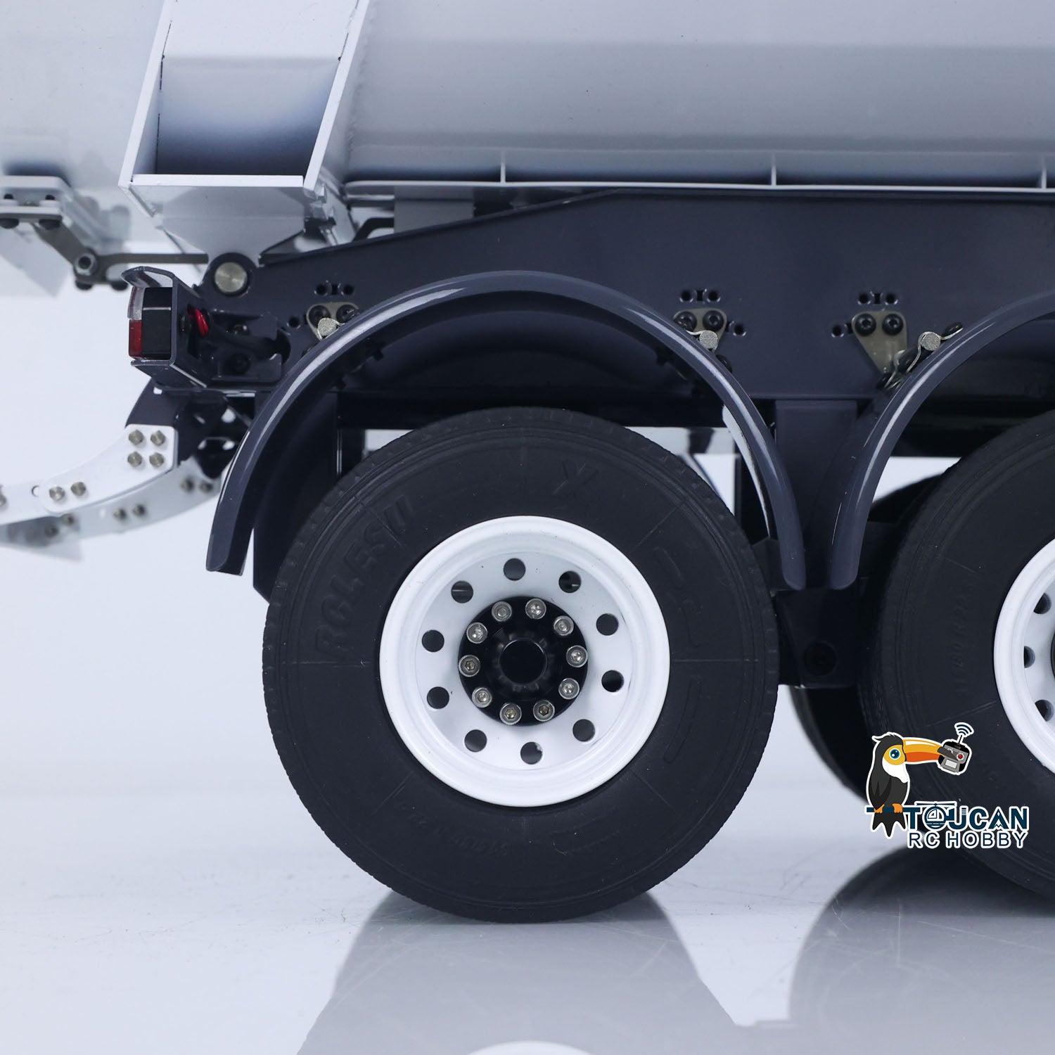 LESU A0045 1/14 Metal 3-Axle Hydraulic Dump Trailer wheels and hubs for realistic road movement