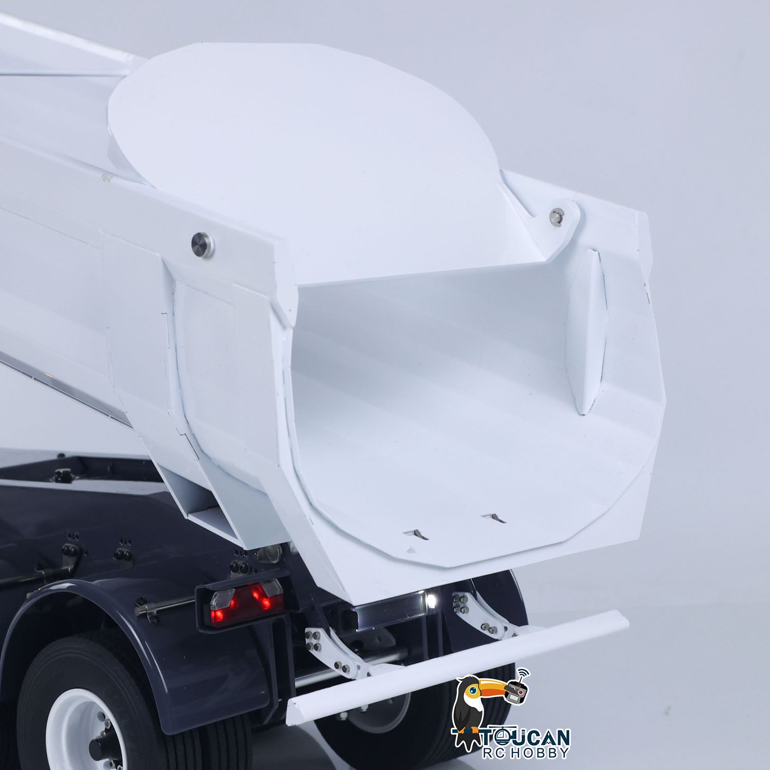 LESU A0045 1/14 Metal 3-Axle Hydraulic Dump Trailer U-Shape dump bed detai