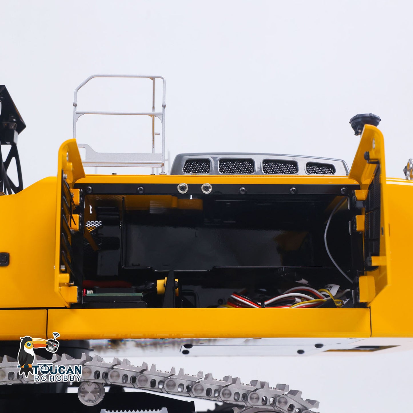 LESU LR956 1/14 Metal RC Hydraulic Excavator battery compartment detail