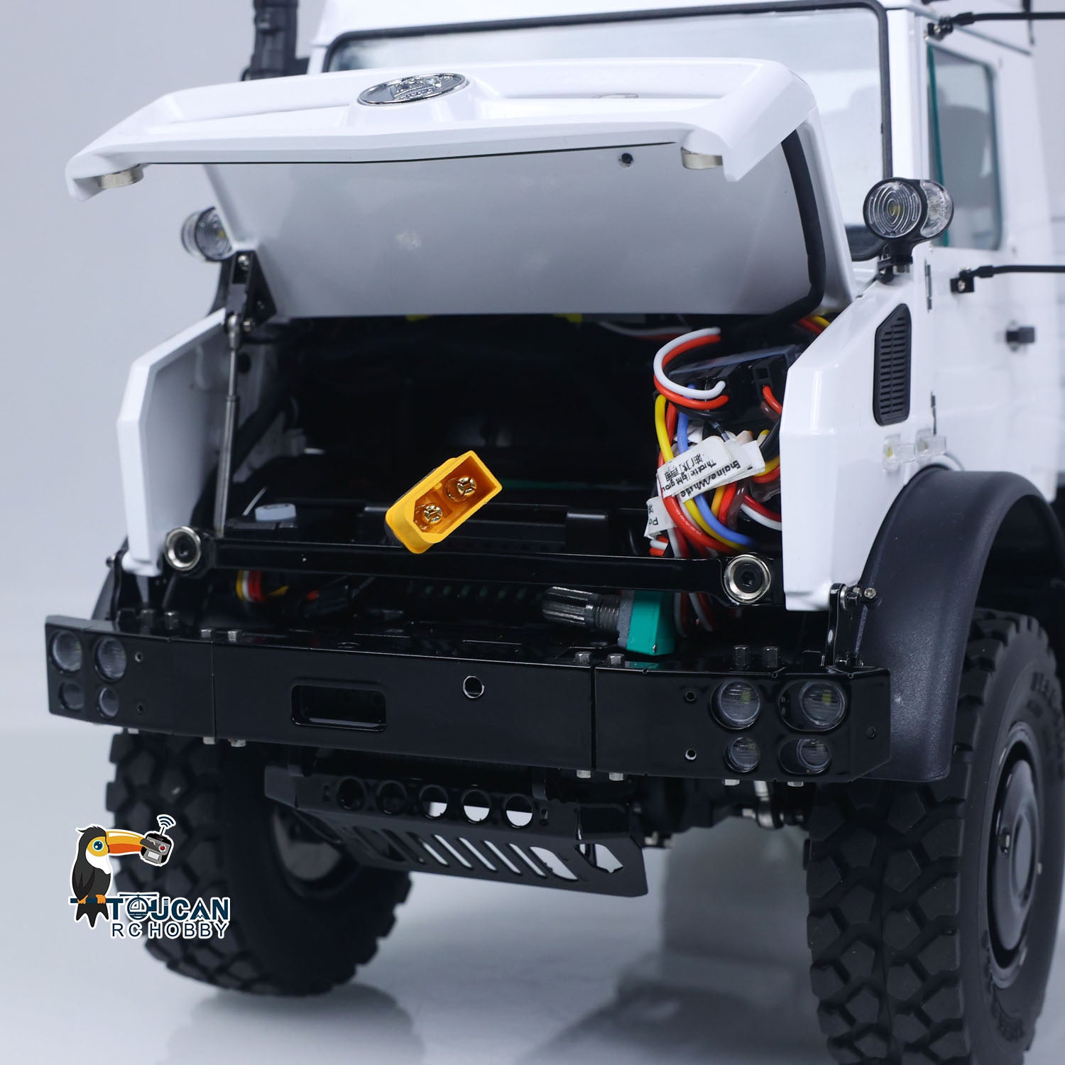 LESU MT44023 1/14 Metal RC U4023 4x4 Off-Road All-Terrain Truck battery compartment detail