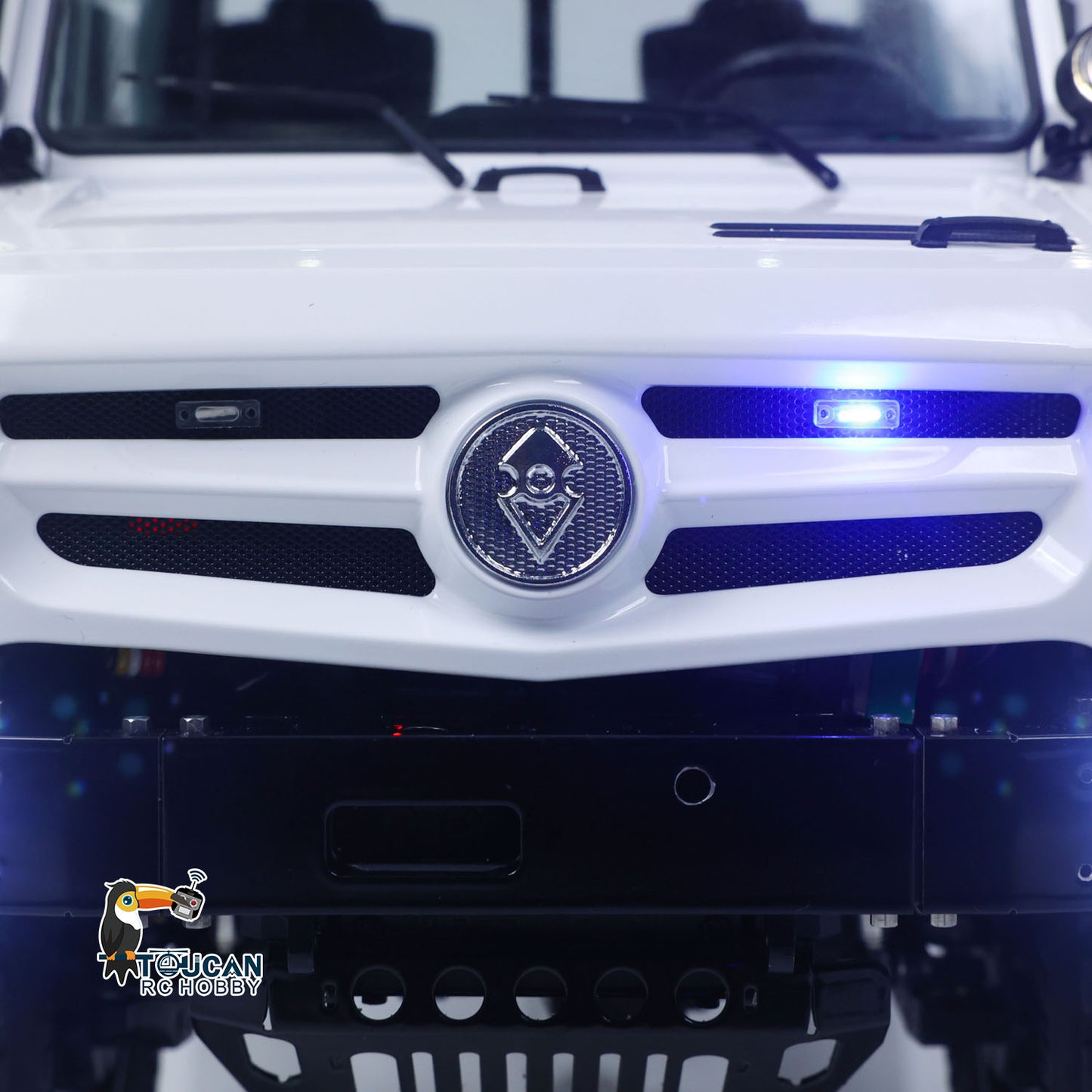 LESU MT44023 1/14 Metal RC U4023 4x4 Off-Road All-Terrain Truck blue LED headlight detail