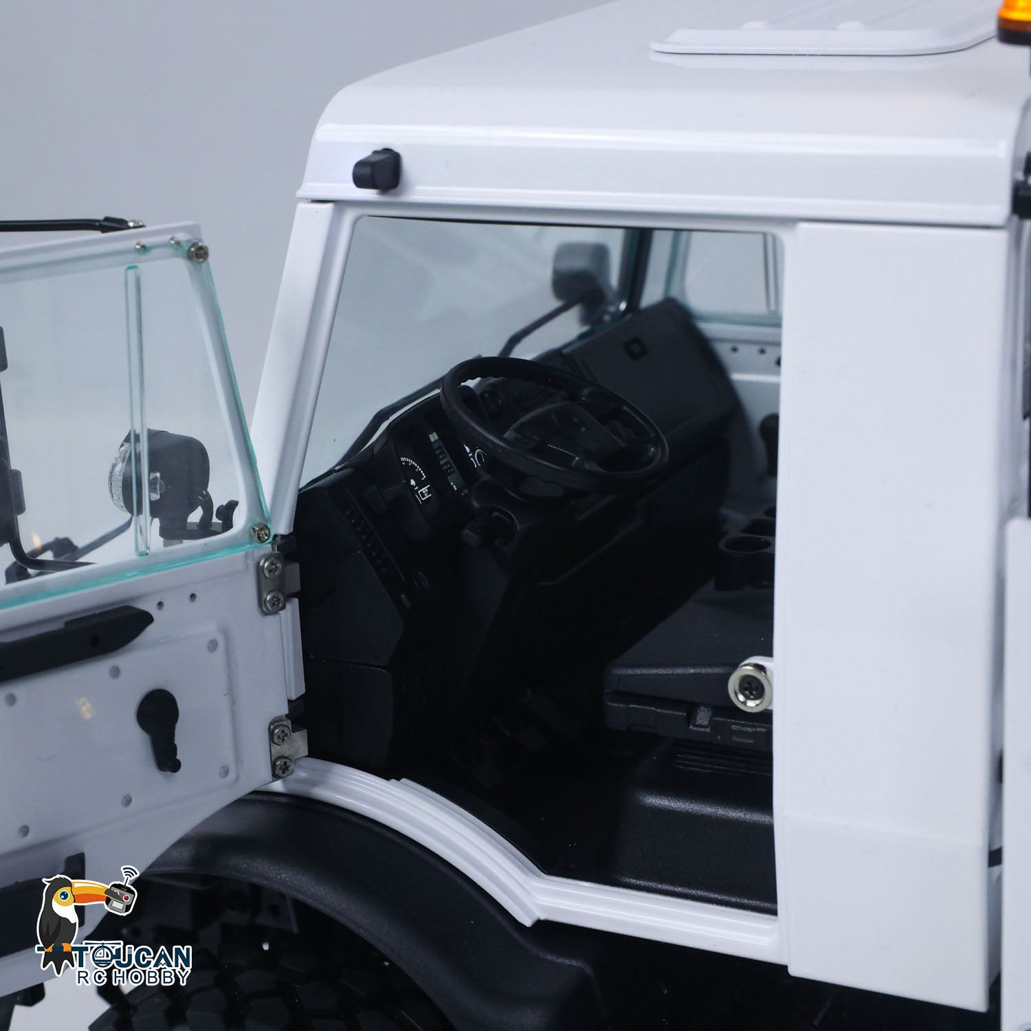 LESU MT44023 1/14 Metal RC U4023 4x4 Off-Road All-Terrain Truck cab interior detail