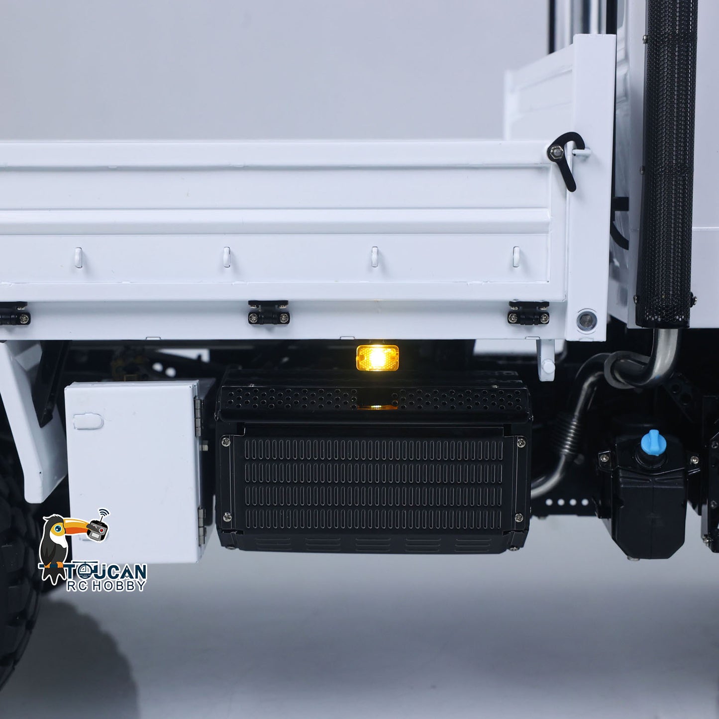 LESU MT44023 1/14 Metal RC U4023 4x4 Off-Road All-Terrain Truck side marker light detail