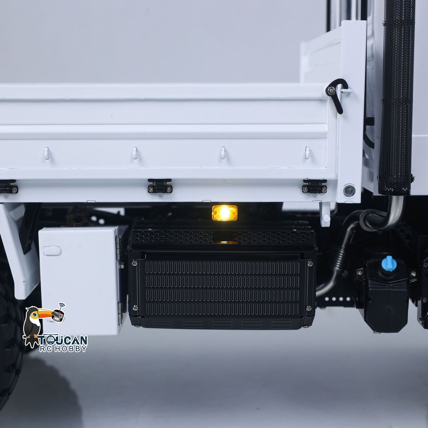 LESU MT44023 1/14 Metal RC U4023 4x4 Off-Road All-Terrain Truck side marker light detail