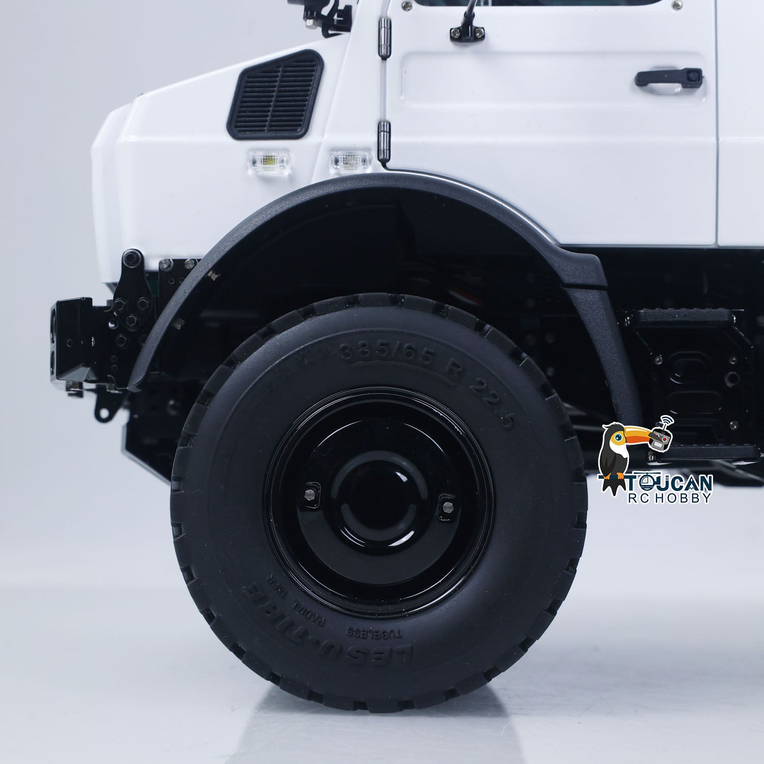 LESU MT44023 1/14 Metal RC U4023 4x4 Off-Road All-Terrain Truck off-road tire detail