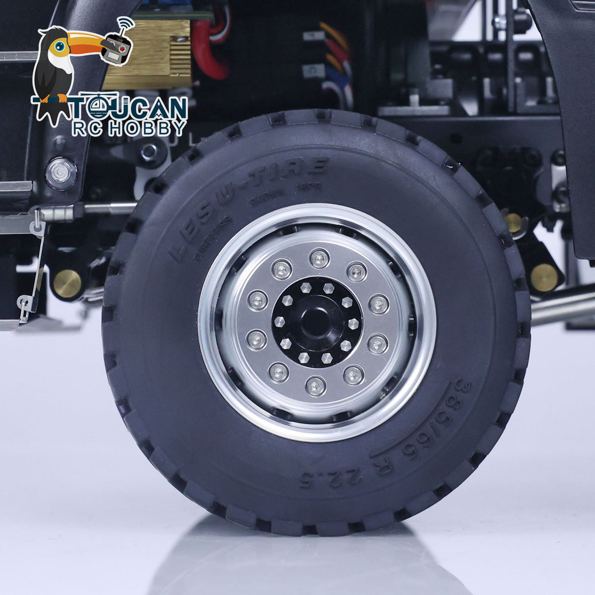 LESU Z0018 1/14 6x6 Metal RC Hydraulic Dump Truck wheel and tire detail