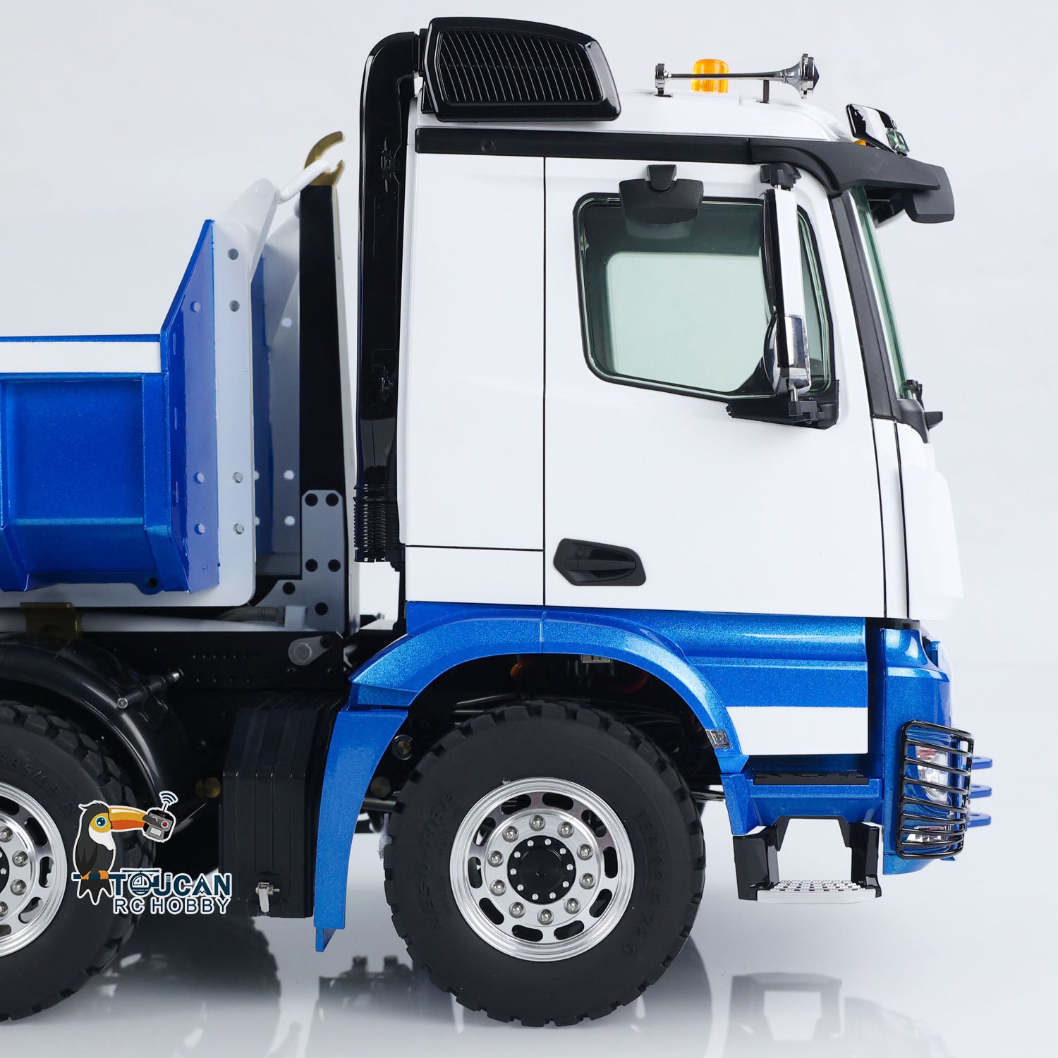 LESU Z0036 3348 1/14 8x8 Metal Hydraulic RC Roll-On Roll-Off Dump Truck cab display