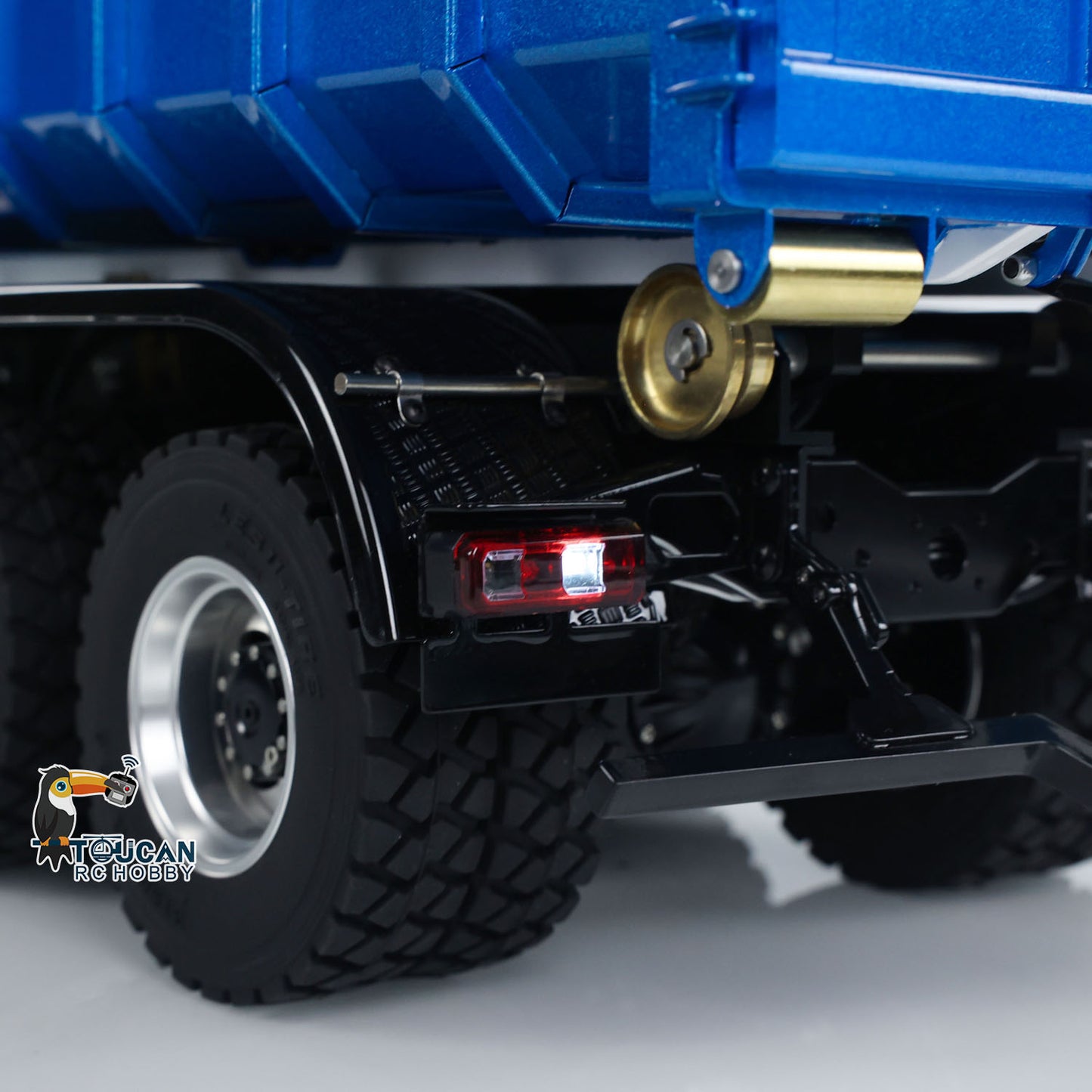 LESU Z0036 3348 1/14 8x8 Metal Hydraulic RC Roll-On Roll-Off Dump Truck tail light detail