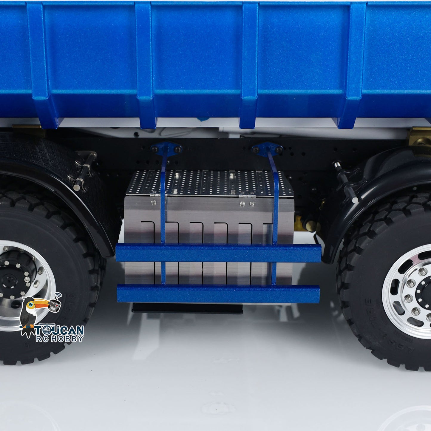 LESU Z0036 3348 1/14 8x8 Metal Hydraulic RC Roll-On Roll-Off Dump Truck toolbox detail