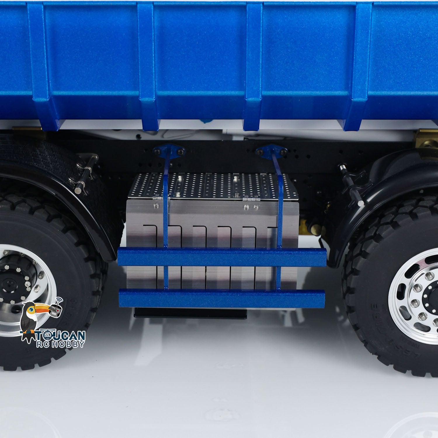 LESU Z0036 3348 1/14 8x8 Metal Hydraulic RC Roll-On Roll-Off Dump Truck toolbox detail