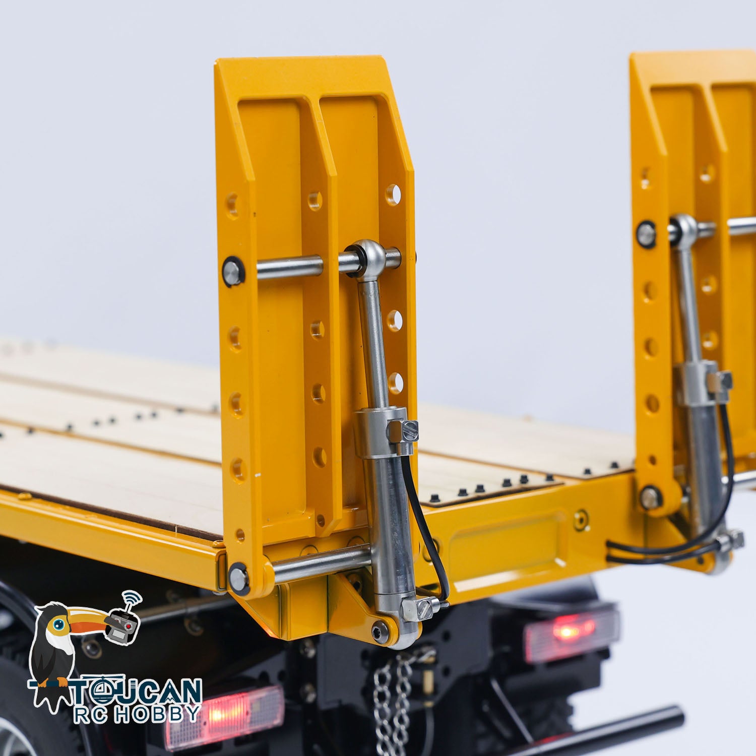MD 1/14 8X8 RC wrecker truck rear hydraulic system detail