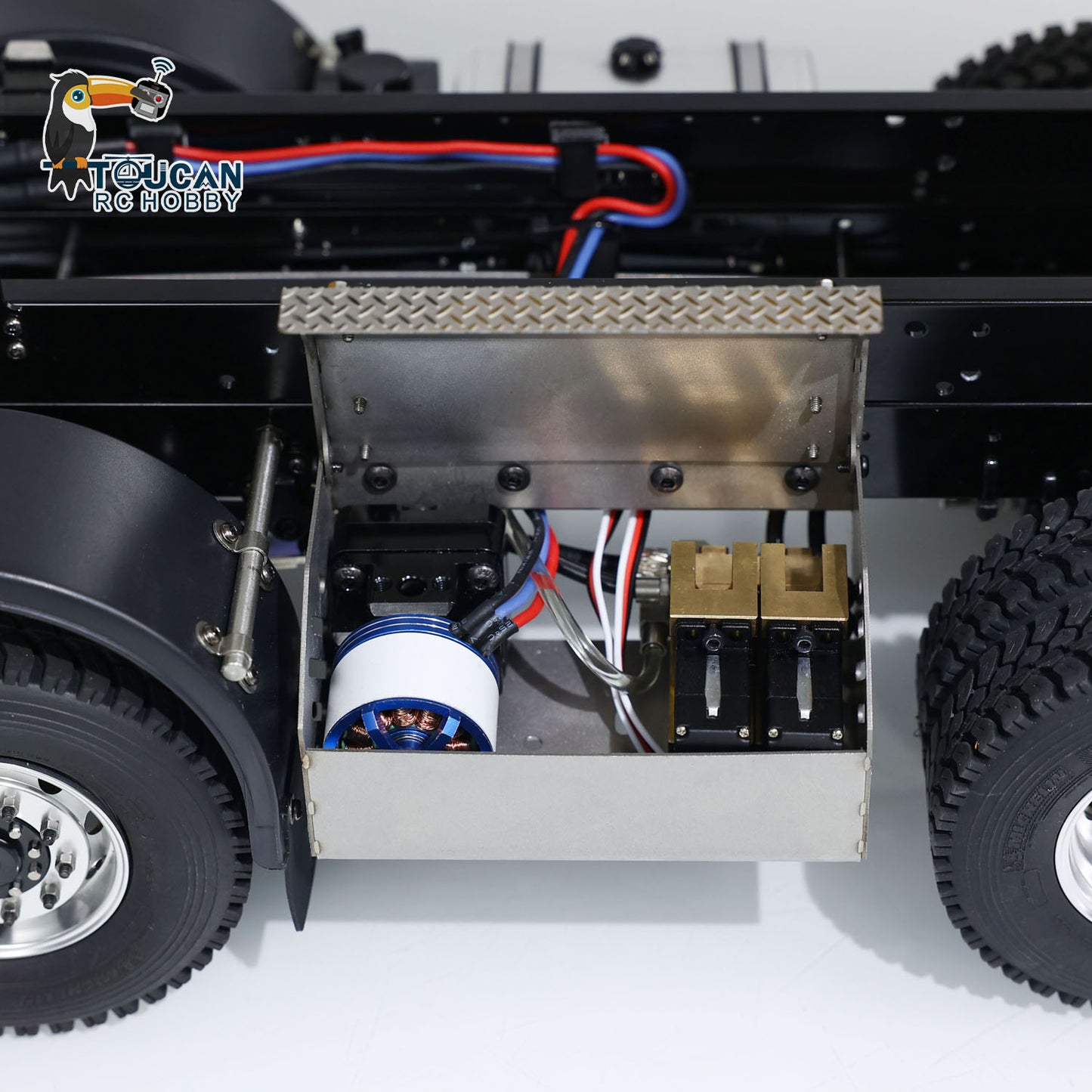 1/14 RC Hydraulic Tipper Truck Heavy-Duty Chassis Close-Up