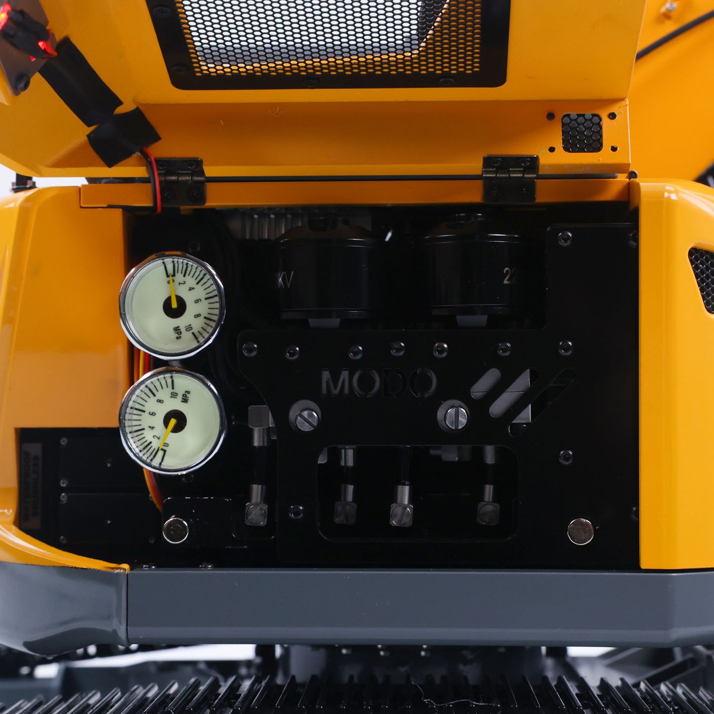 1/14 RC Hydraulic Excavator Featuring Dual Pump Power System