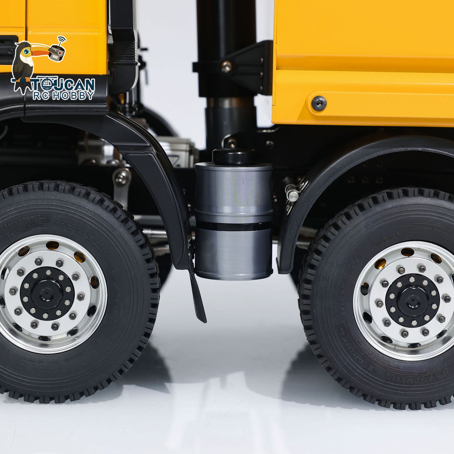 Metal RC Hydraulic Tipper Truck Wheel and Tire Detail