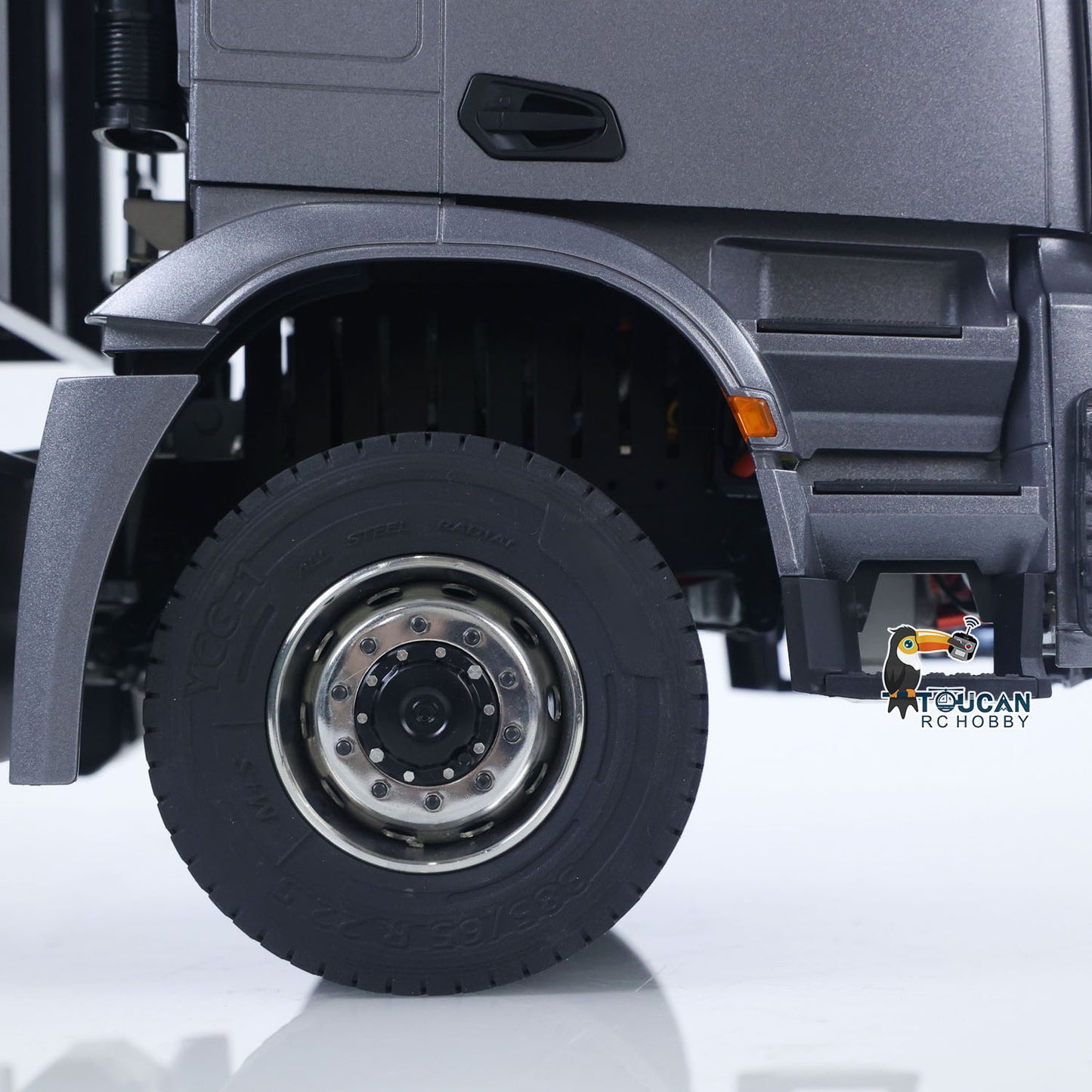 TOUCAN 1/14 6x6 Metal Hydraulic RC Three-Way Dump Truck tire detail