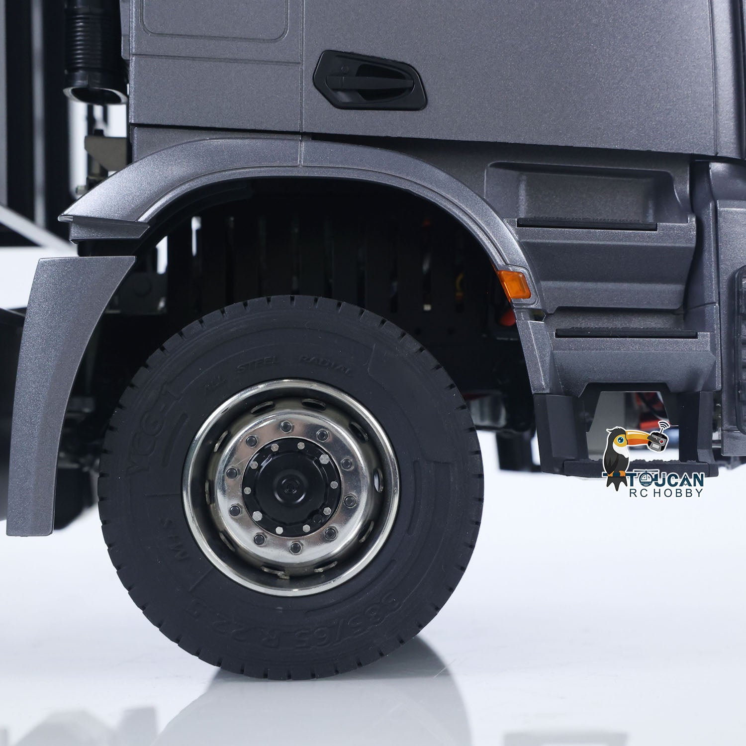 TOUCAN 1/14 6x6 Metal Hydraulic RC Three-Way Dump Truck tire detail