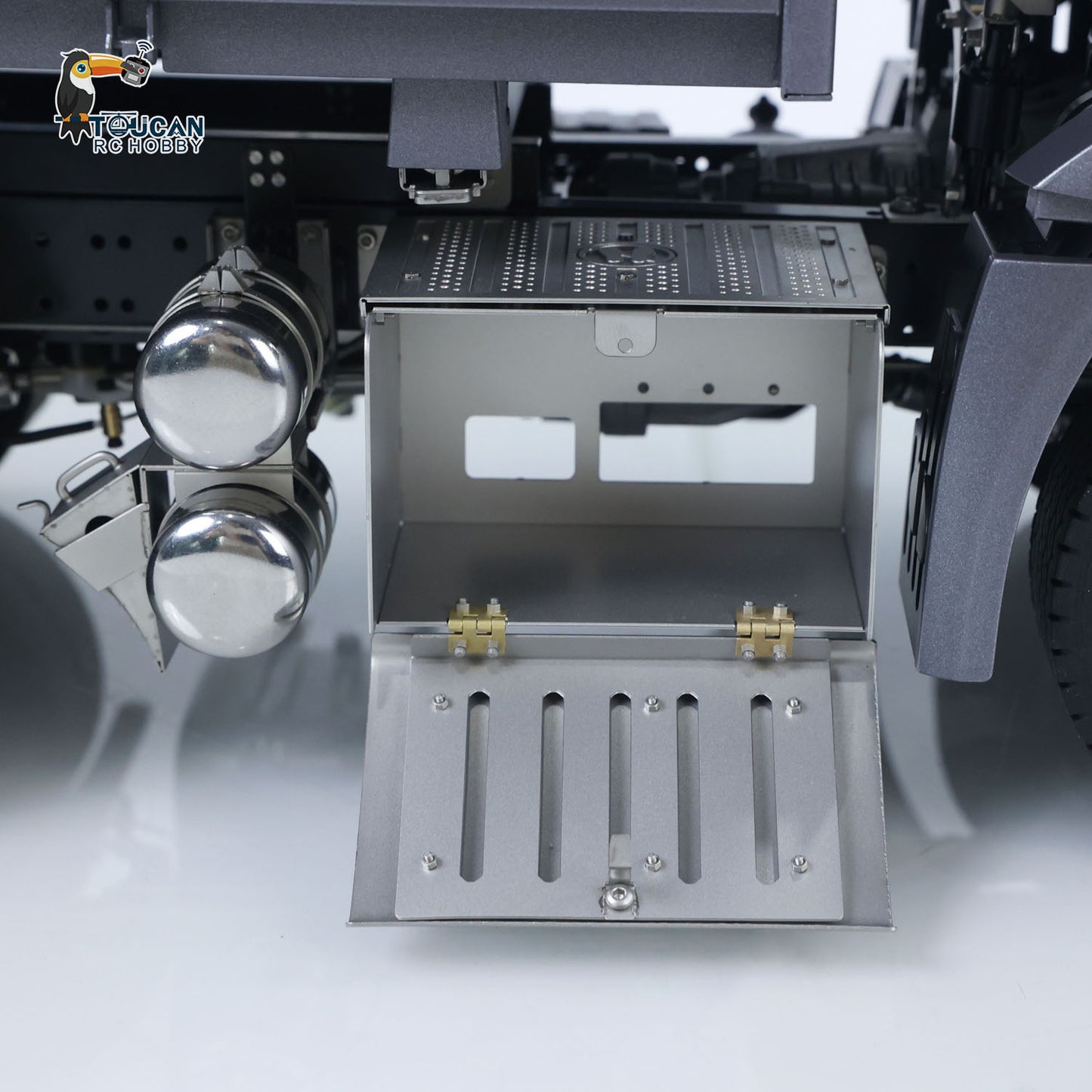 TOUCAN 1/14 6x6 Metal Hydraulic RC Three-Way Dump Truck toolbox detail