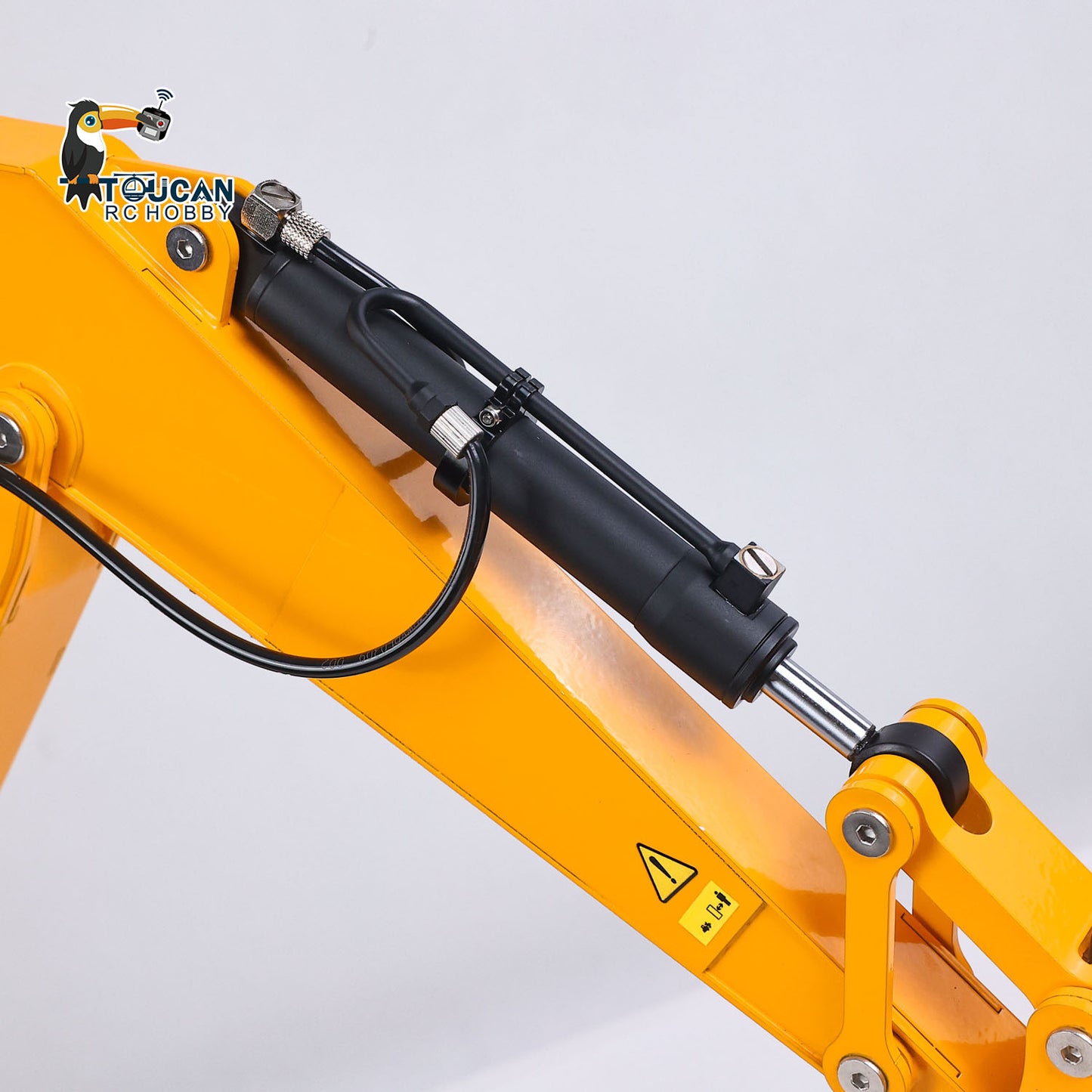 TOUCAN 323GX 1/12 hydraulic excavator cylinder detail with realistic hydraulic components