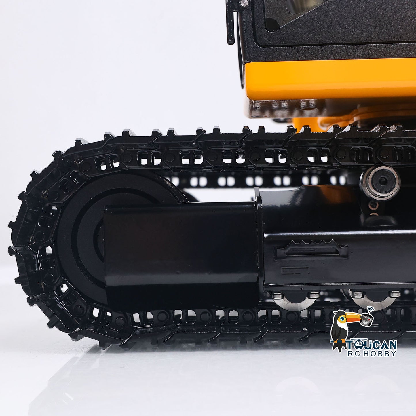 TOUCAN 323GX 1/12 metal RC hydraulic excavator drive wheel and track system detail