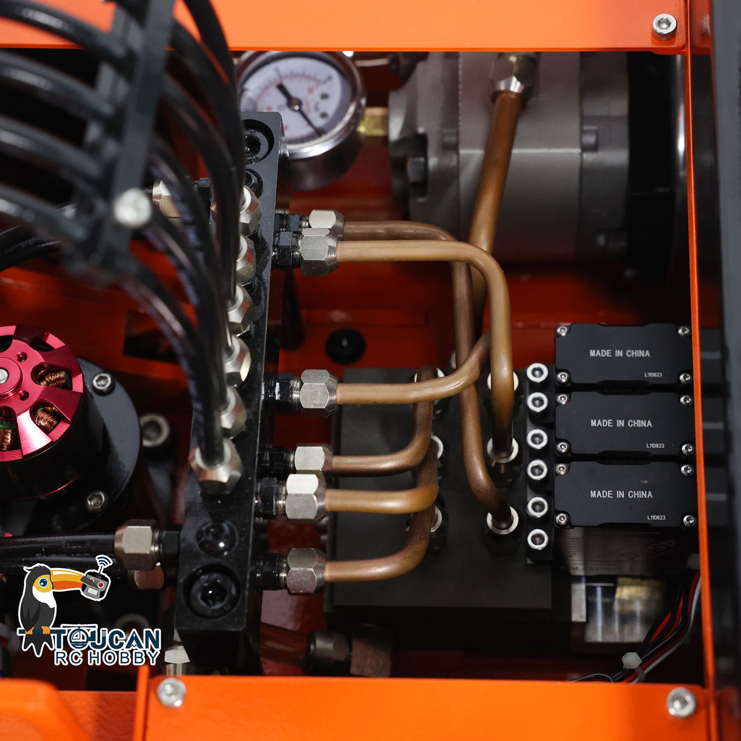 TOUCAN 385CF 1/8 Metal Hydraulic RC Excavator motor and servo detail for precise operation
