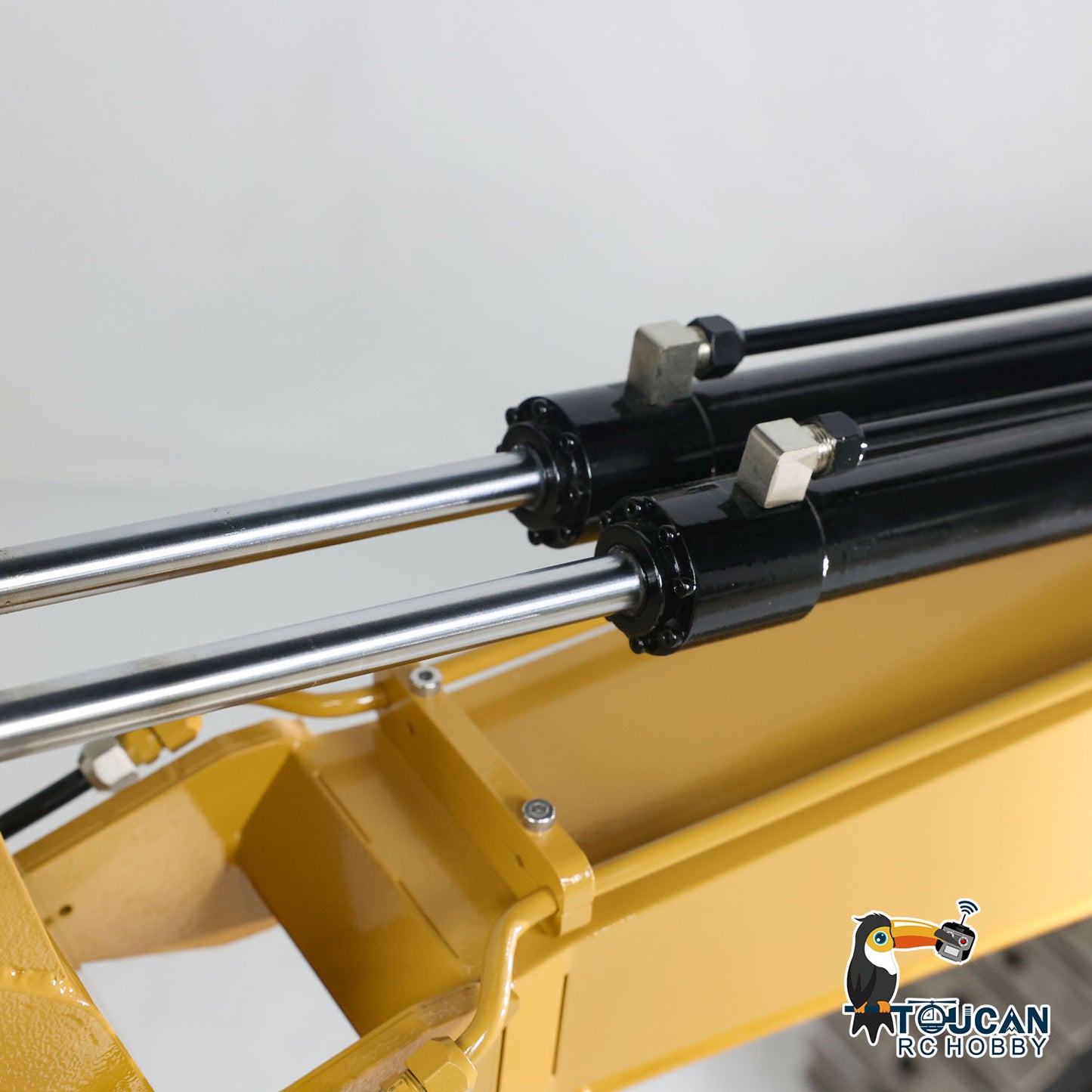 TOUCAN 385CF 1/8 Metal RC Hydraulic Crawler Excavator cylinder detail