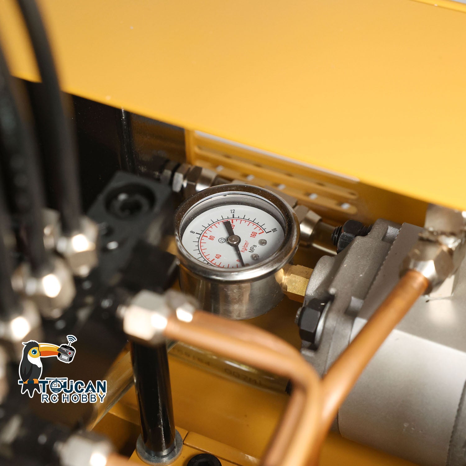 TOUCAN 385CF 1/8 Metal RC Hydraulic Crawler Excavator hydraulic pressure gauge detail