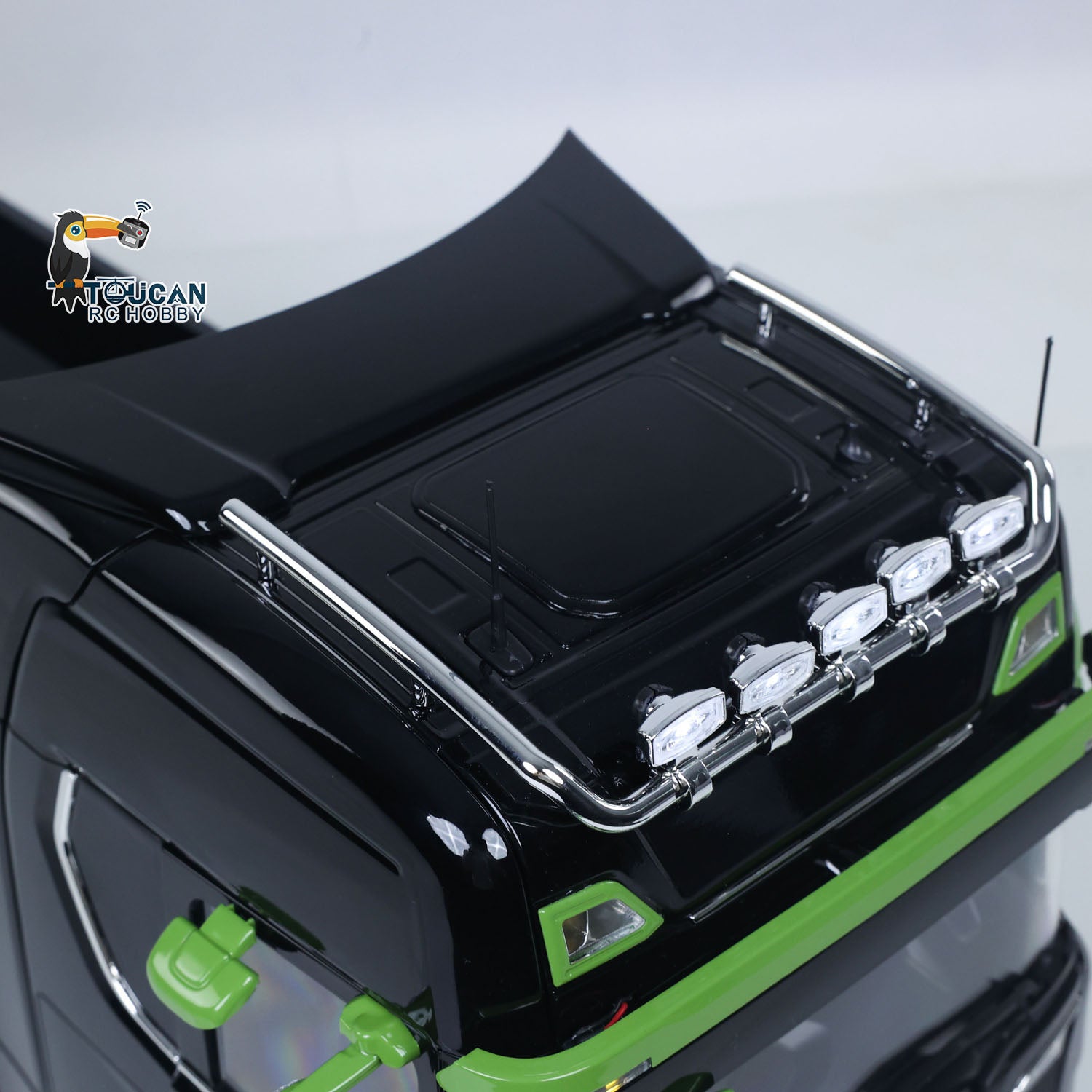 TOUCAN 770S 1/14 Metal RC Hydraulic 6x6 Roll-On Roll-Off Dumper cab roof detail