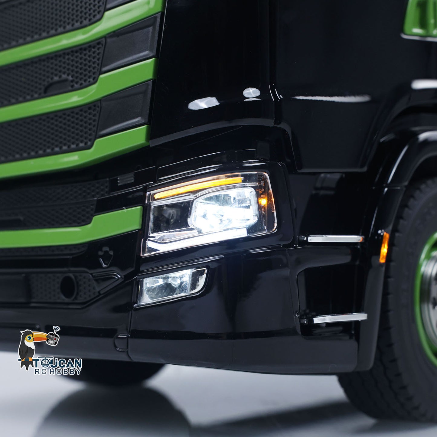 TOUCAN 770S 1/14 Metal RC Hydraulic 6x6 Roll-On Roll-Off Dumper sequential turn signal detail