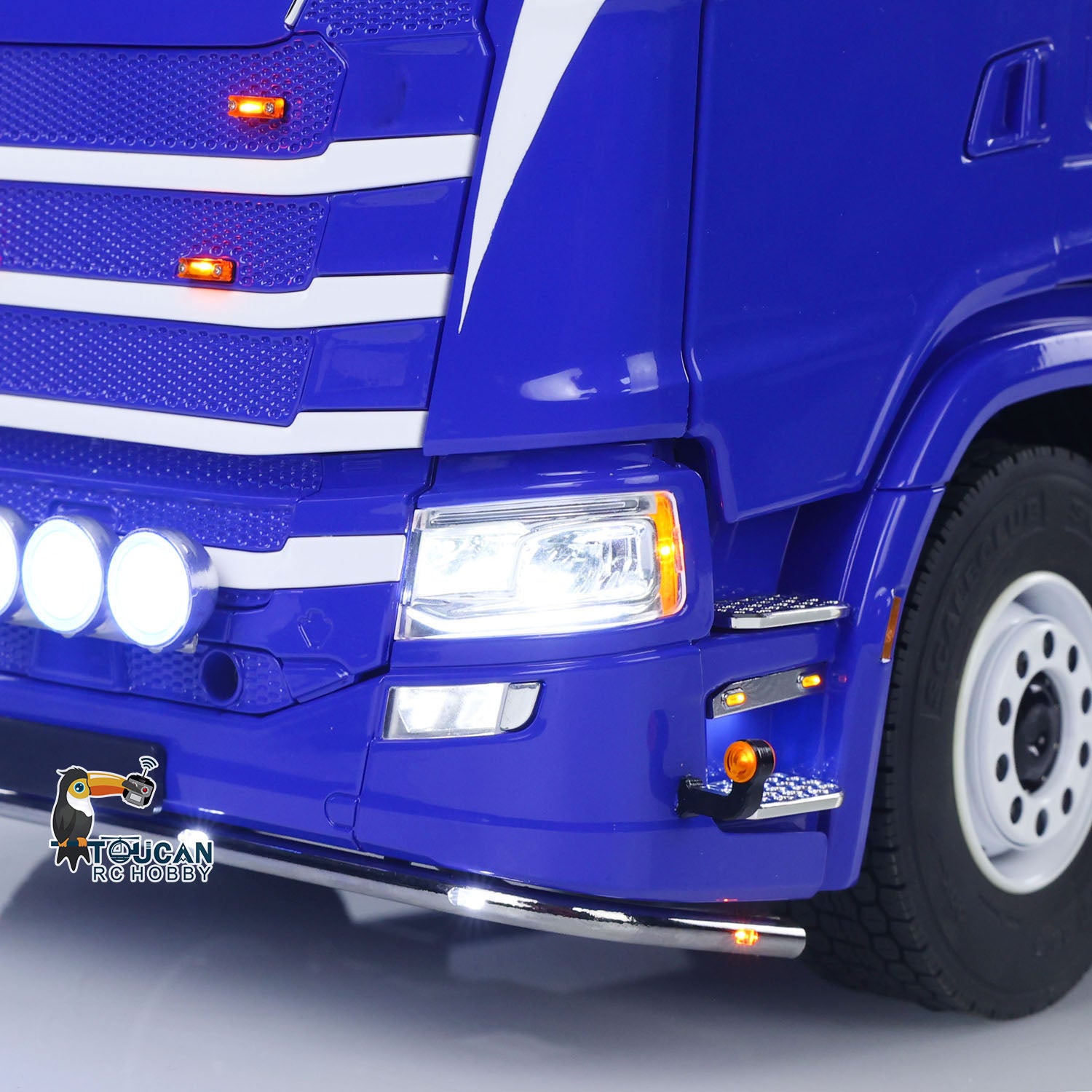 TOUCAN 770S 1/14 6X6 RC tractor truck LED lighting system detail