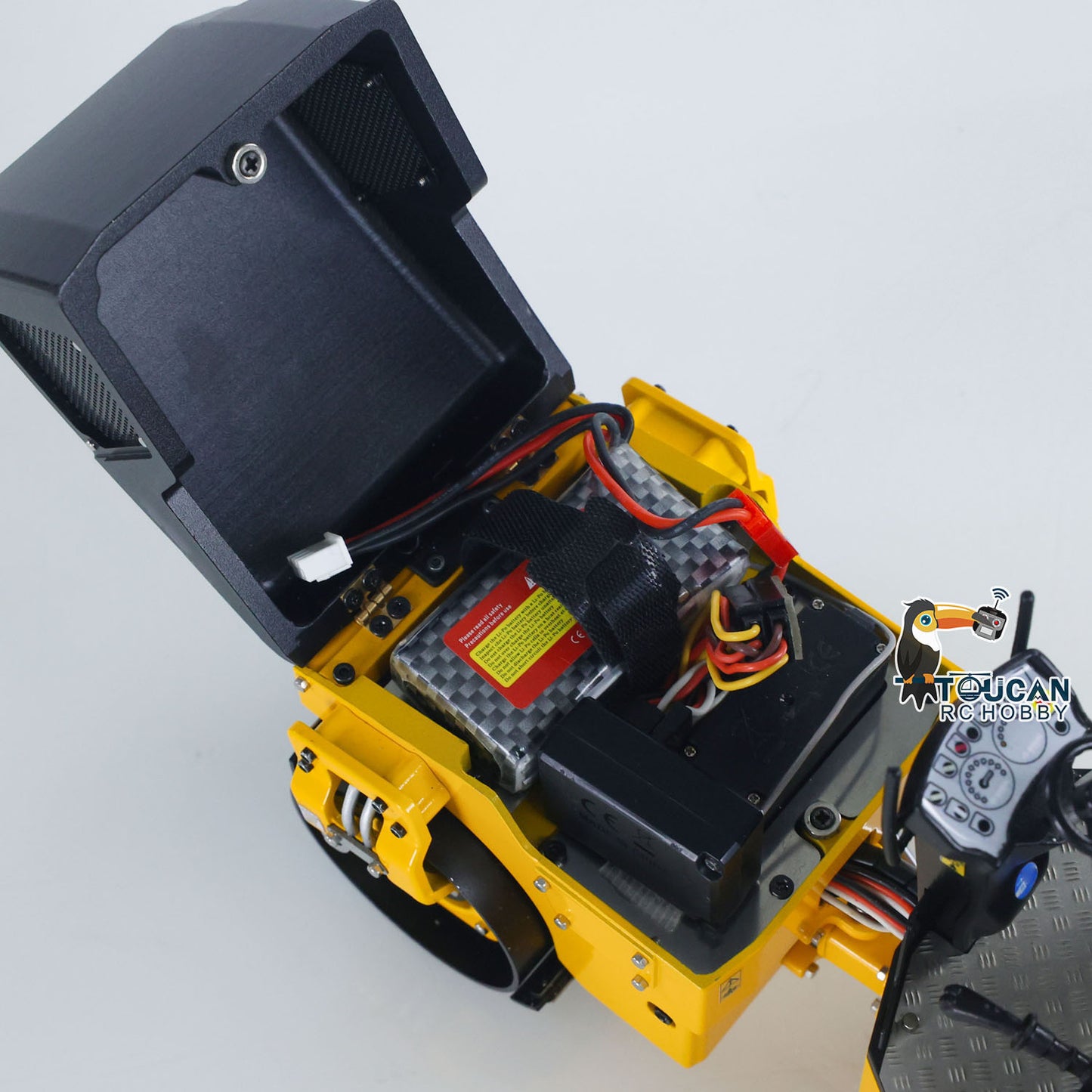 TOUCAN BW120AD 1/14 Metal RC Road Roller Compactor battery compartment detail