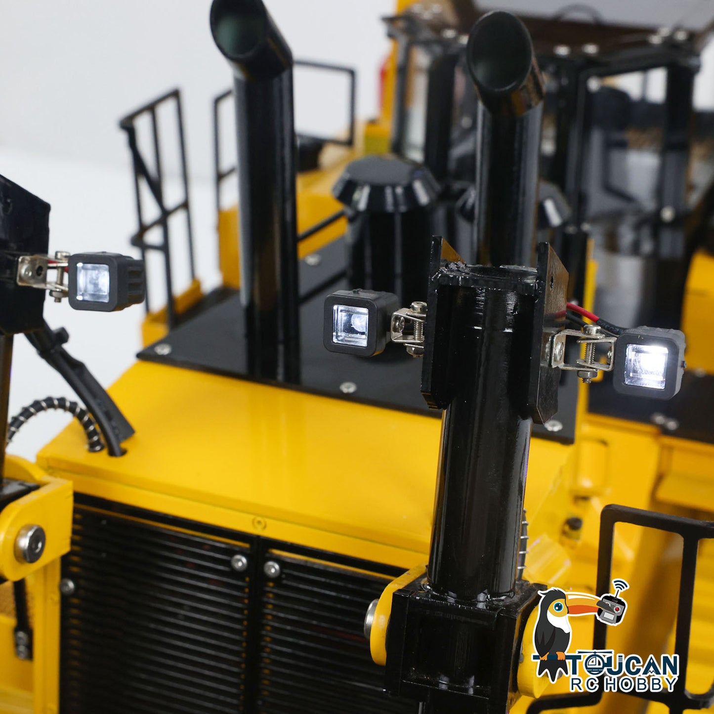 TOUCAN D11T 1/14 Metal Hydraulic RC Bulldozer lighting system detail