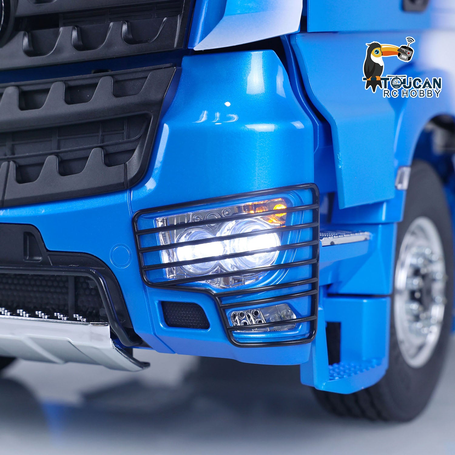 TOUCAN 1/14 6x6 Metal RC Tractor Truck light system detail