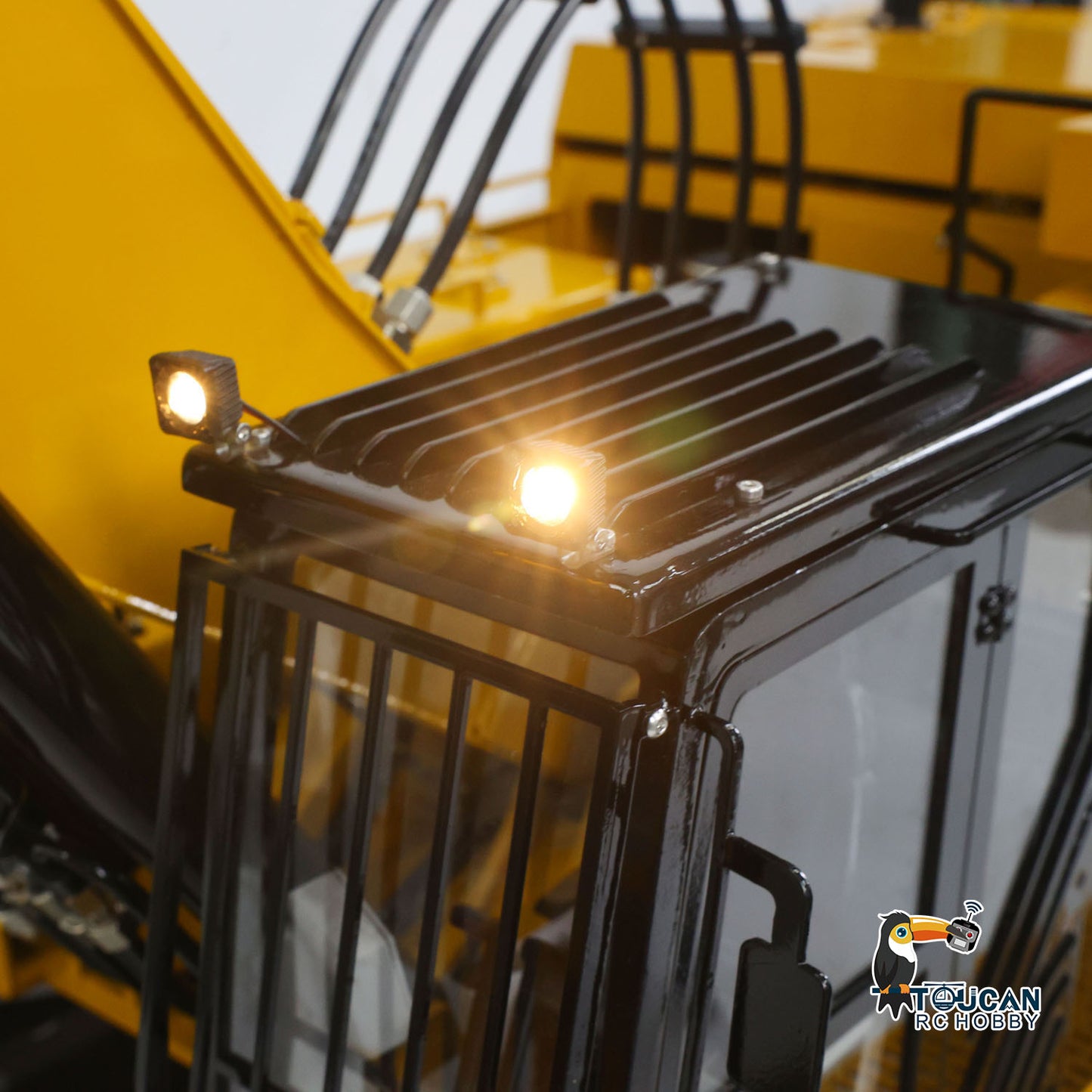 TYMX 390F 1/8 Metal Hydraulic RC Excavator Heavy Duty Digger simulated light system detail