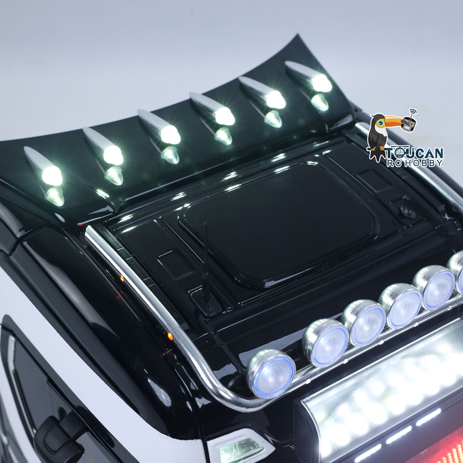 Unitru 05 1/14 rc tractor truck cab roof light detail with LED warning lights system